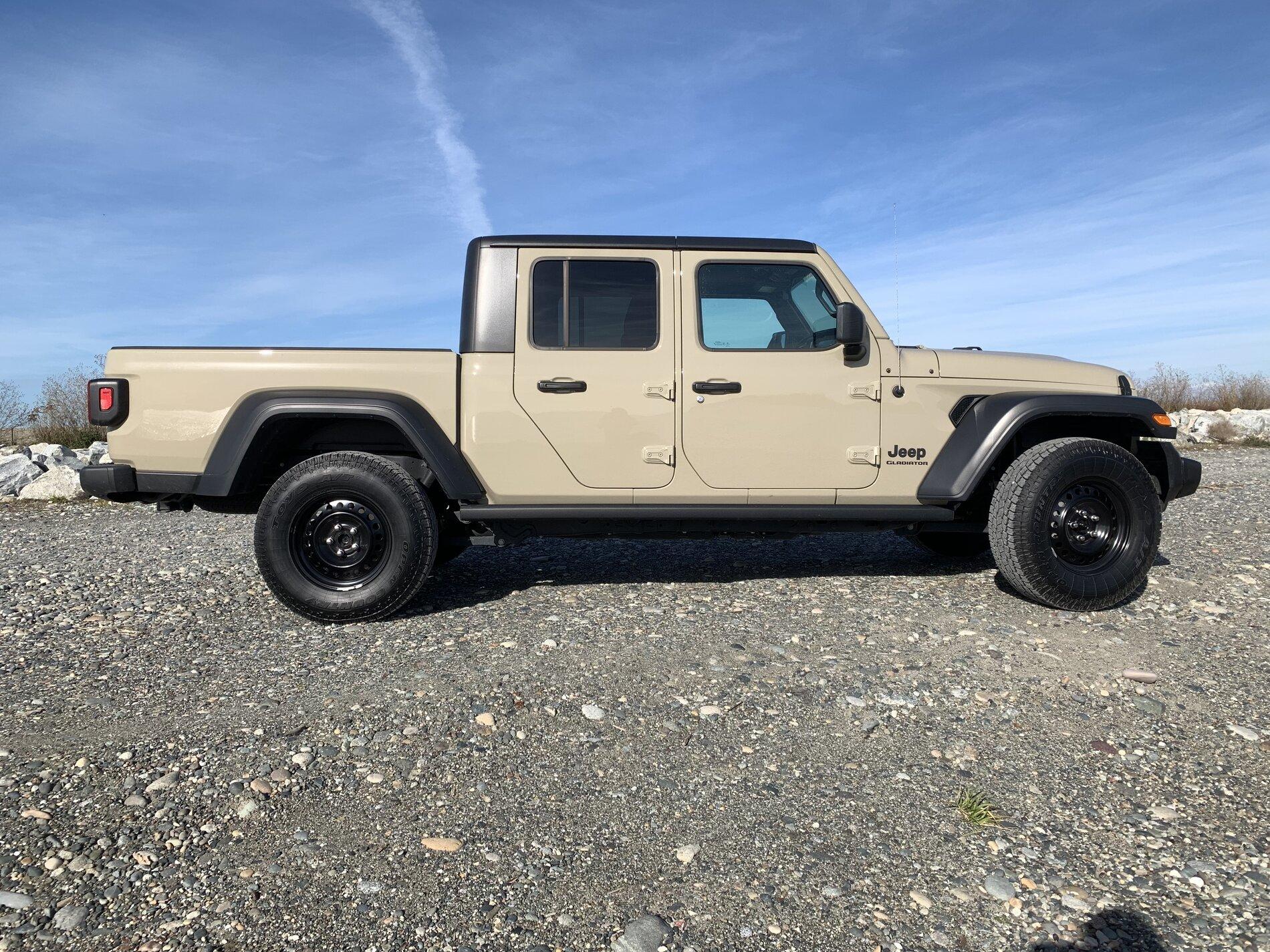 Jeep Gladiator Pictures of 33s and 35s ima