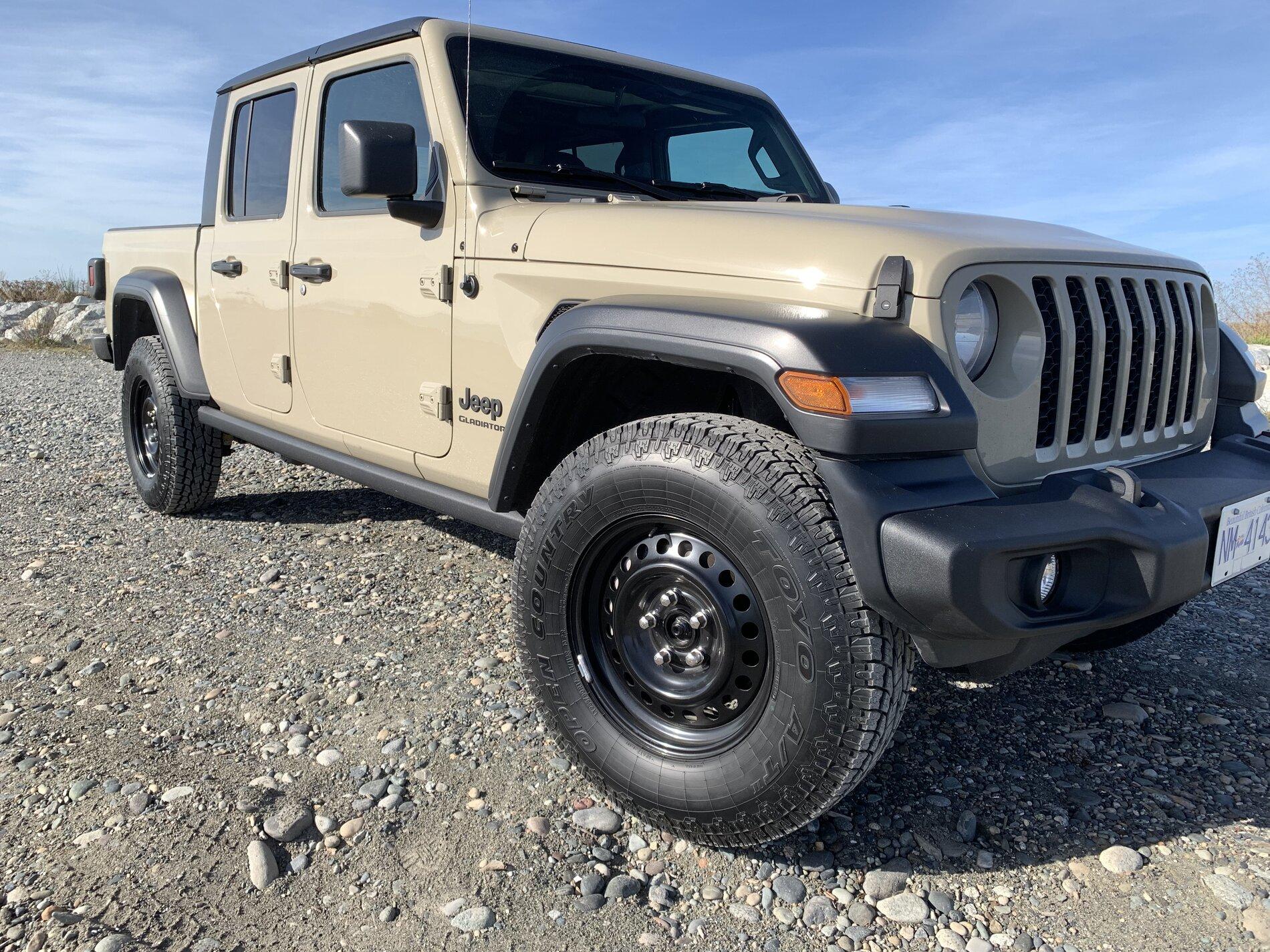 Jeep Gladiator Pictures of 33s and 35s ima