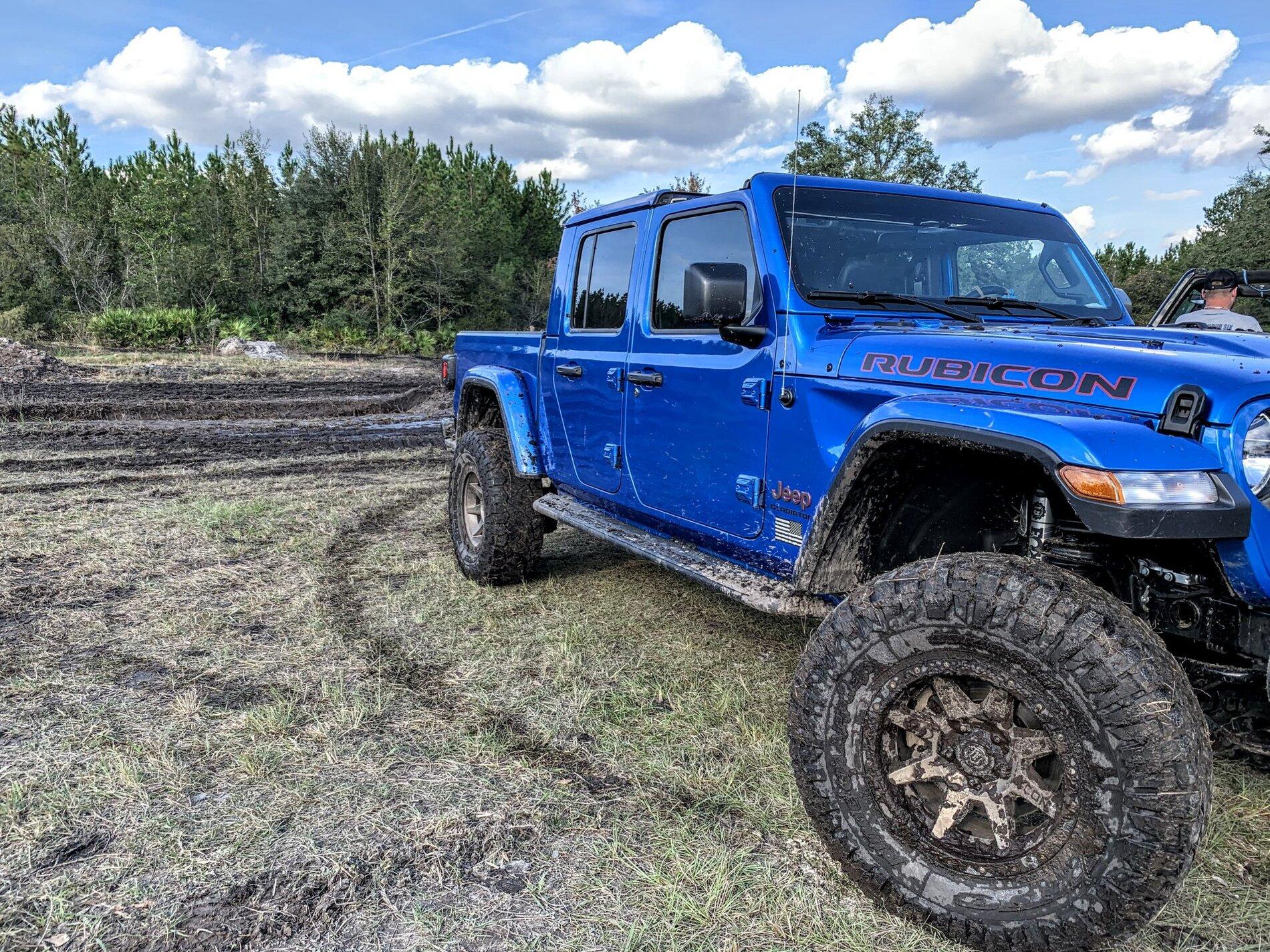 Jeep Gladiator Camping with your Gladiator Camping02