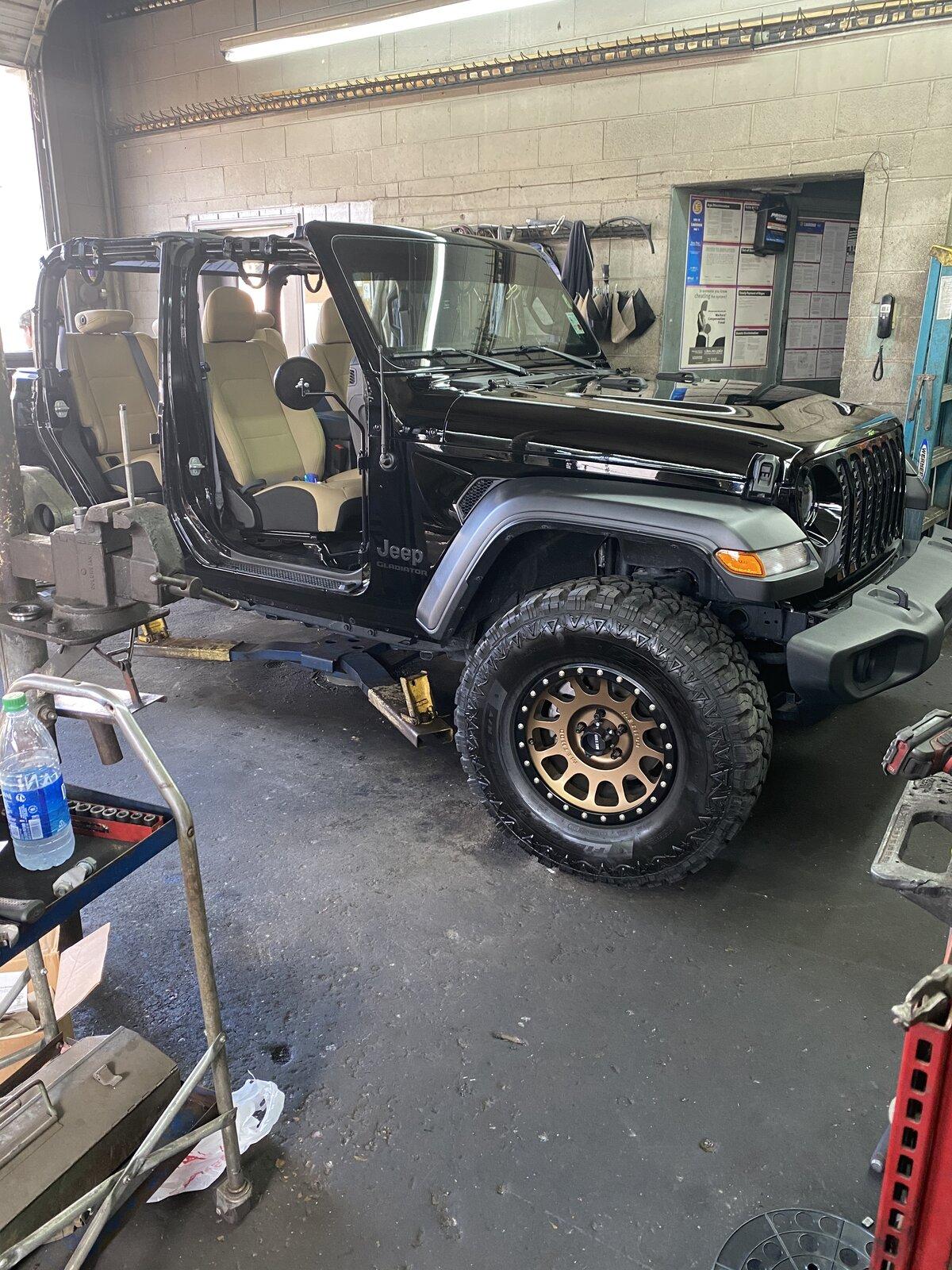Jeep Gladiator Pictures of 33s and 35s 19618366-06A3-4CA9-90A5-05EA3673419D