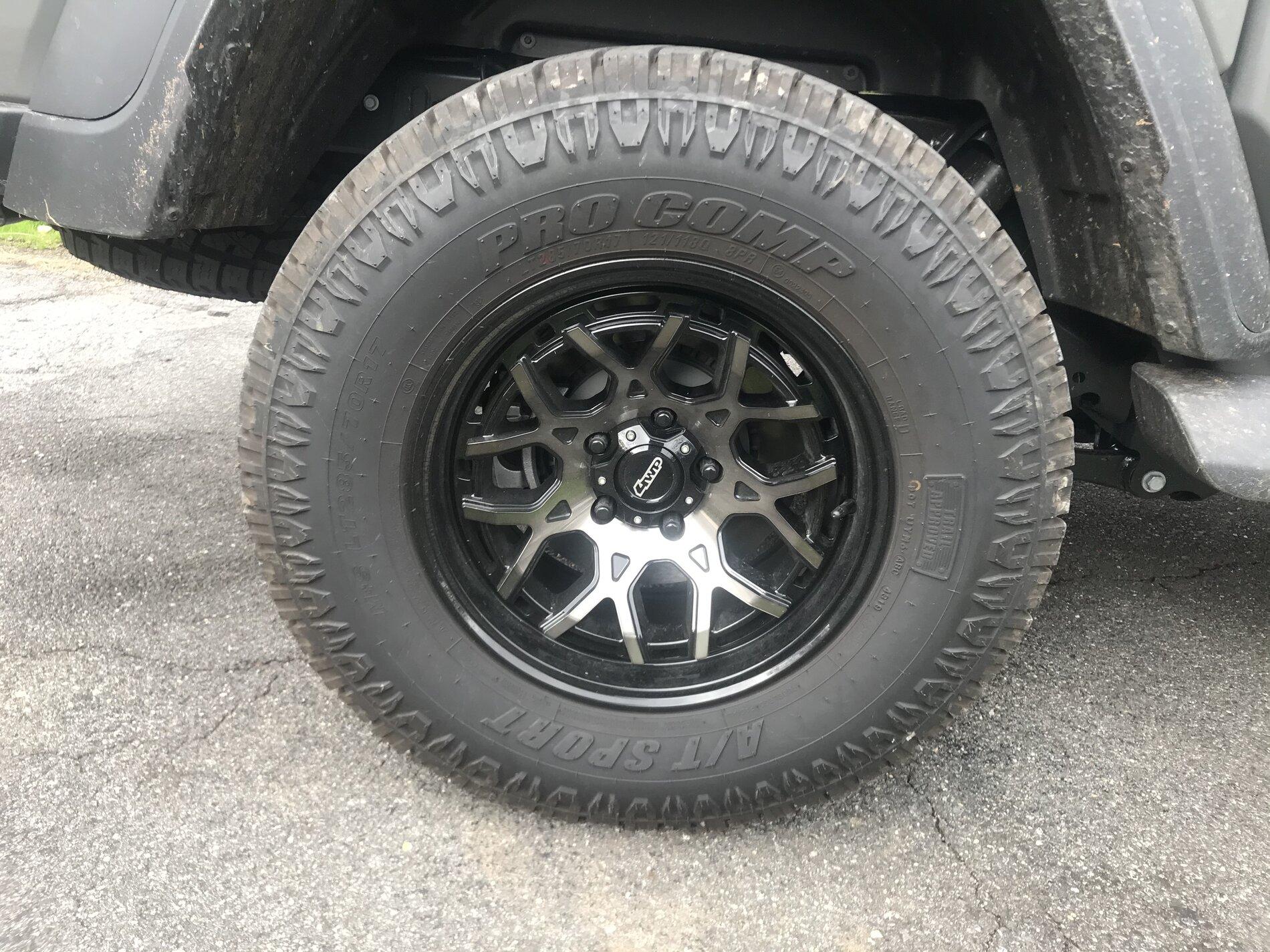 Jeep Gladiator $900 33" Wheels and Tires (set of 5) image0