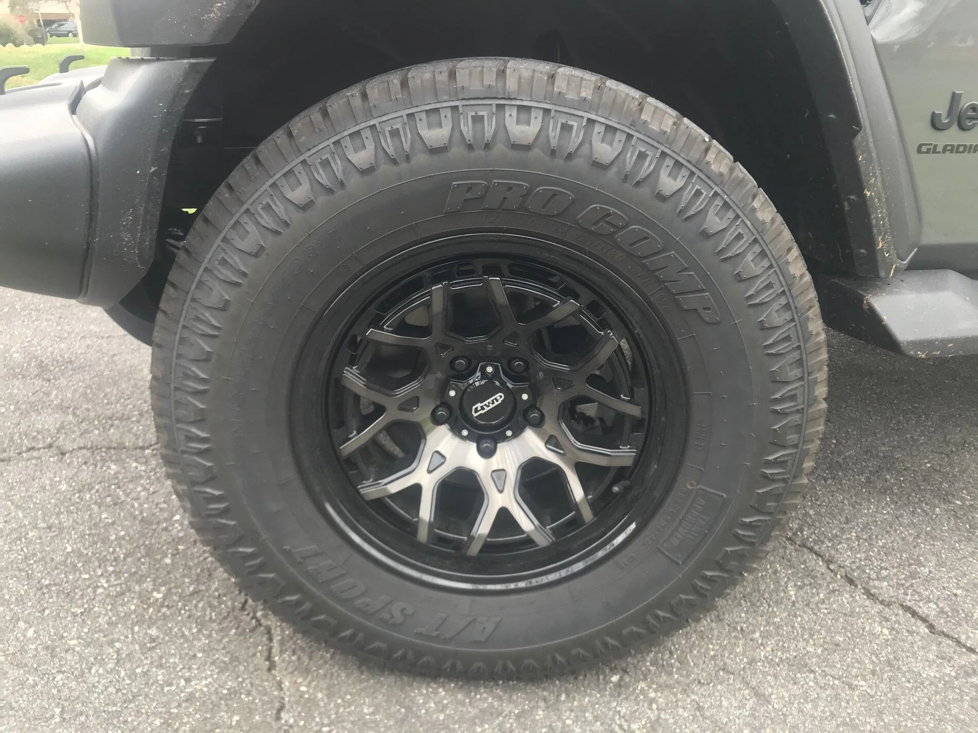 Jeep Gladiator $900 33" Wheels and Tires (set of 5) image3