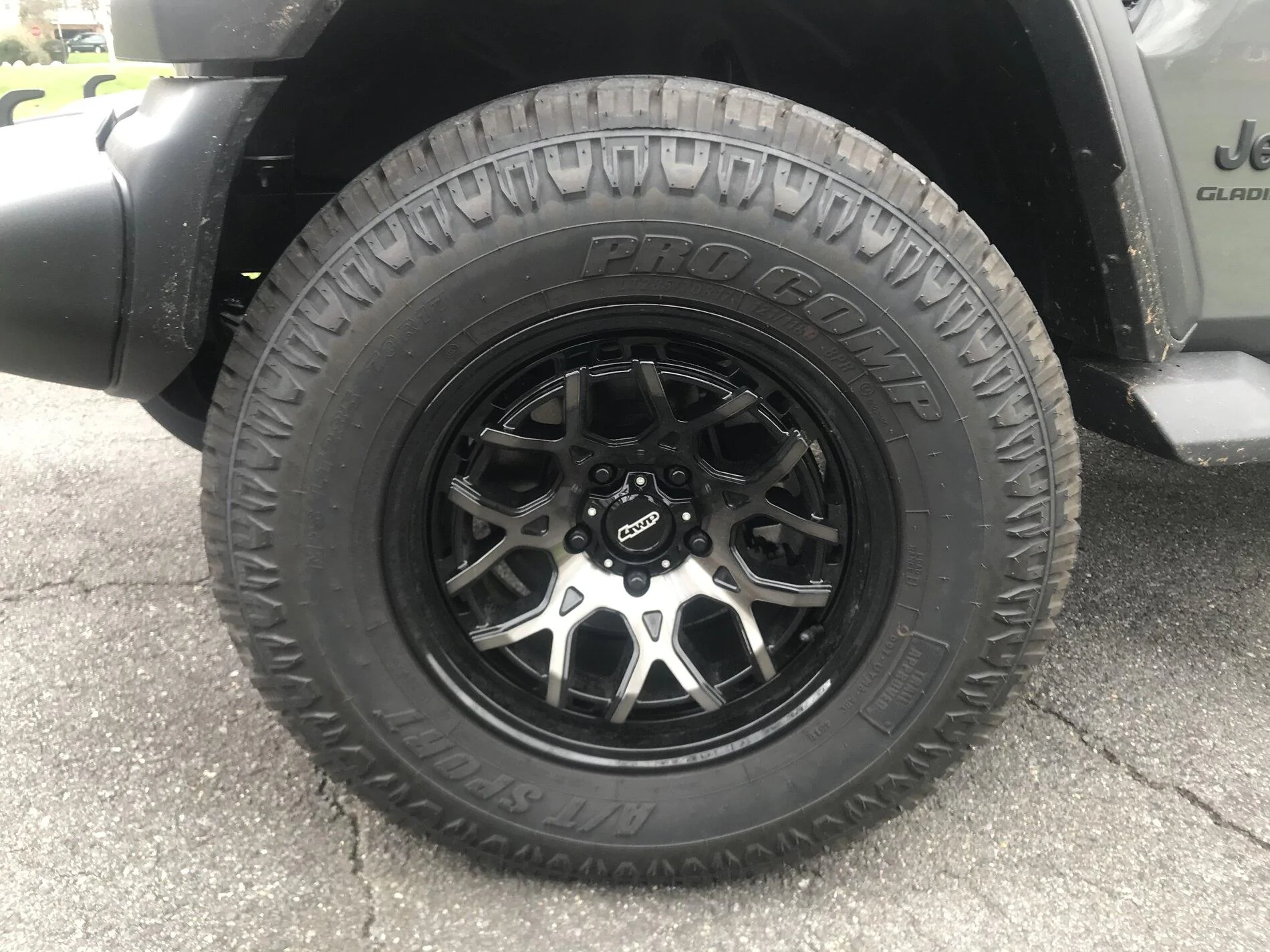 Jeep Gladiator $900 33" Wheels and Tires (set of 5) image4