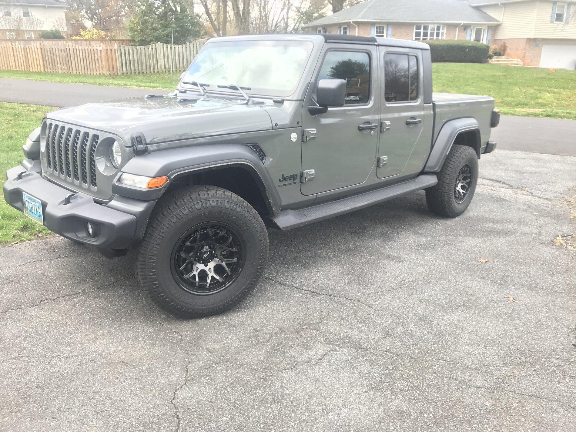 Jeep Gladiator $900 33" Wheels and Tires (set of 5) image7