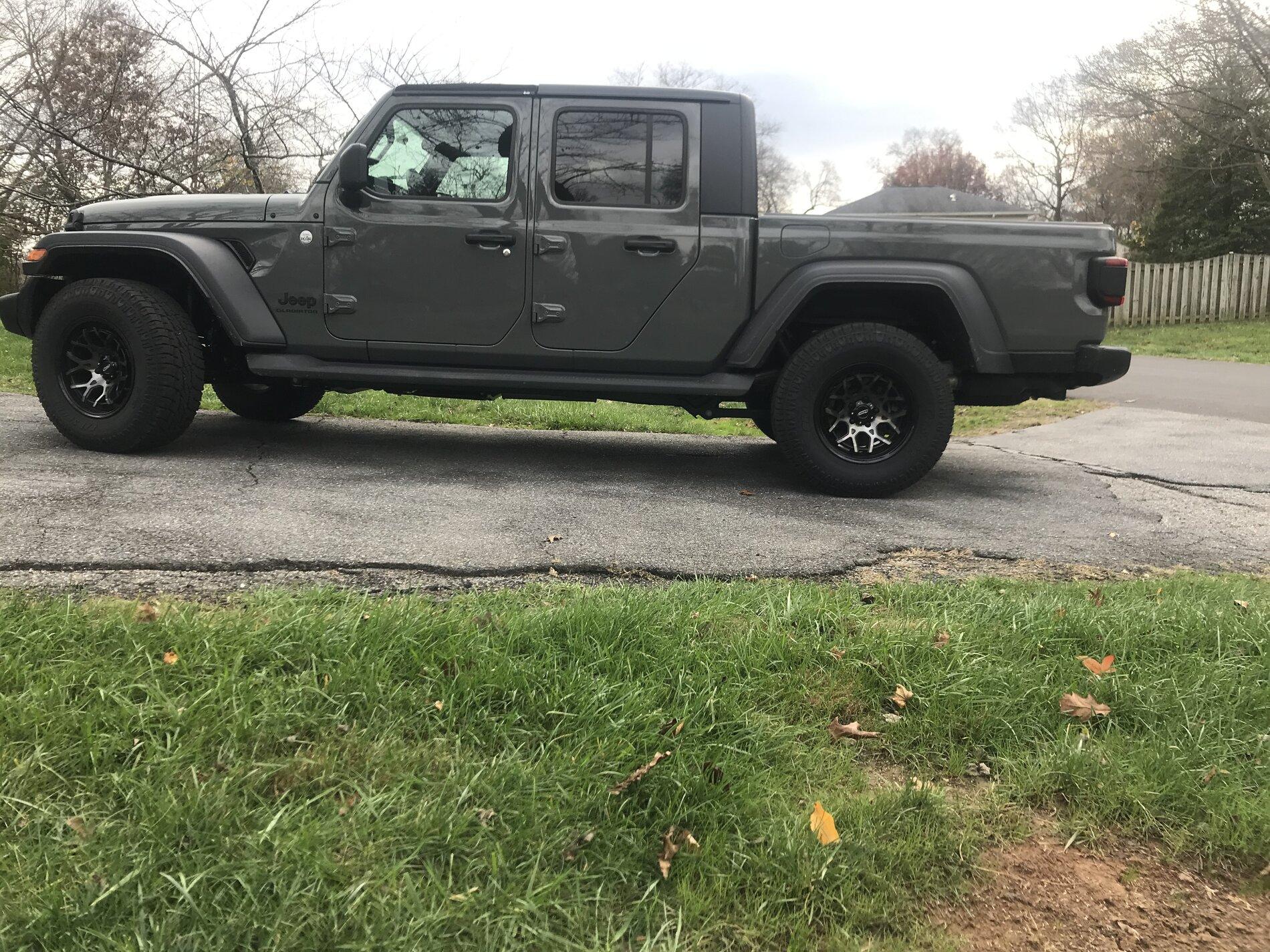 Jeep Gladiator $900 33" Wheels and Tires (set of 5) image8