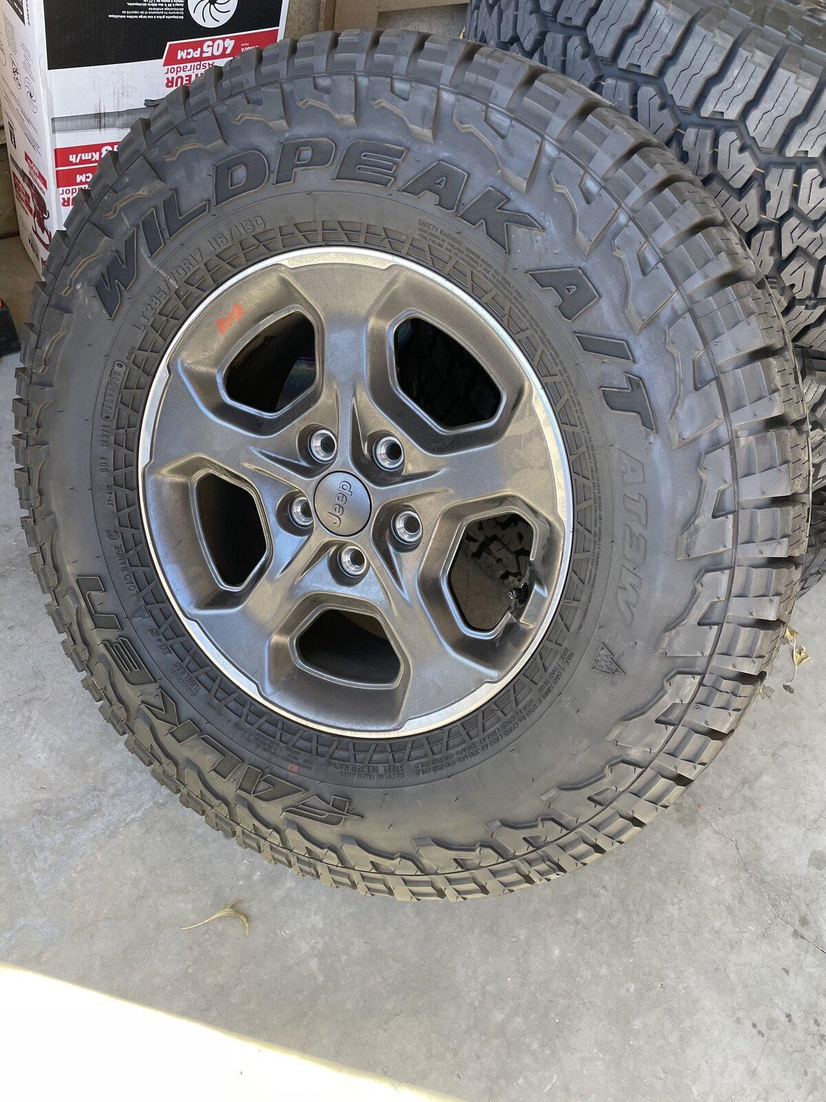 Jeep Gladiator Rubicon wheels and tires 9D8583E7-76DE-4965-889A-E58015FFE0EB