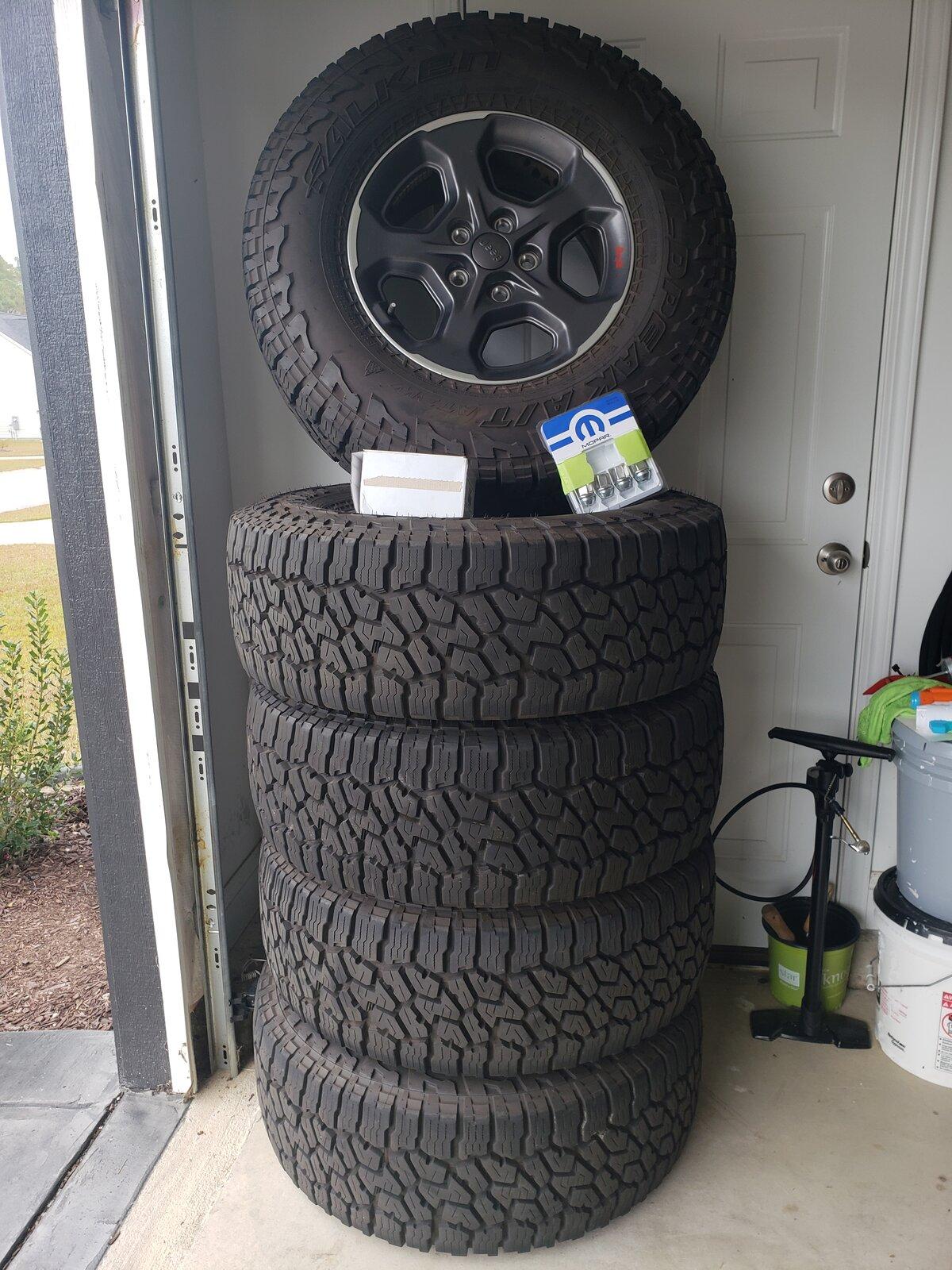 Jeep Gladiator Rubicon Wheels and Tires 20201111_104518