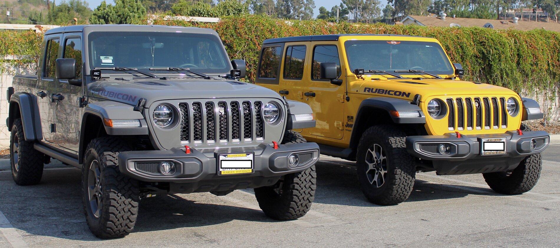 Jeep Gladiator Jeeps Parking Next To Jeeps fullsizeoutput_971