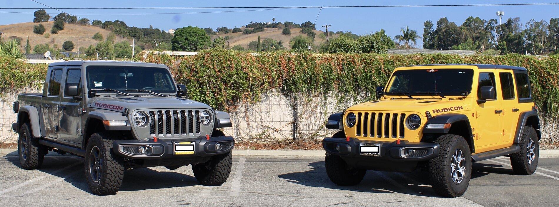 Jeep Gladiator Jeeps Parking Next To Jeeps fullsizeoutput_972