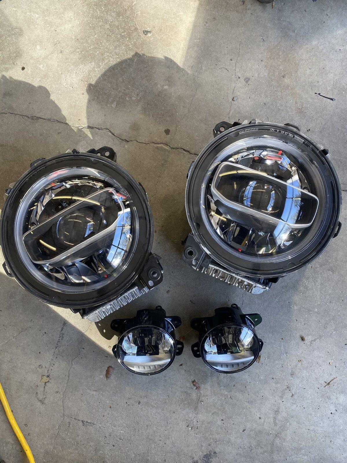 Jeep Gladiator New set of led headlights and fog lights AE5C103C-B6CA-427A-8227-573A5C67BD96