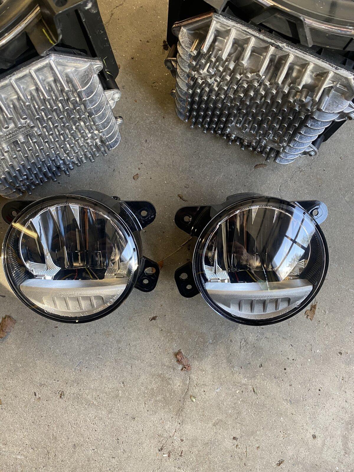 Jeep Gladiator New set of led headlights and fog lights 9F247BFE-2721-4DB8-B04D-70CE240FF563