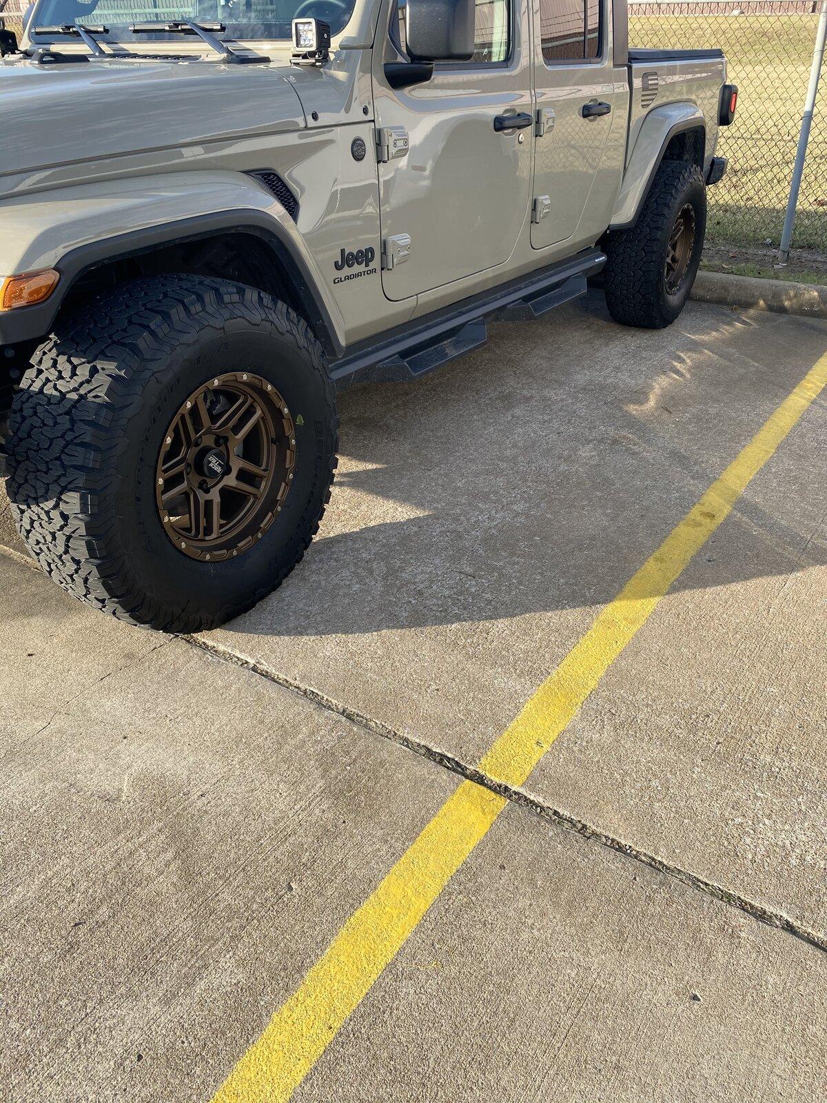 Jeep Gladiator Lets see those 17" RIMS ! 41736CEA-2BC3-43B9-BD88-DBAA3183FAE9
