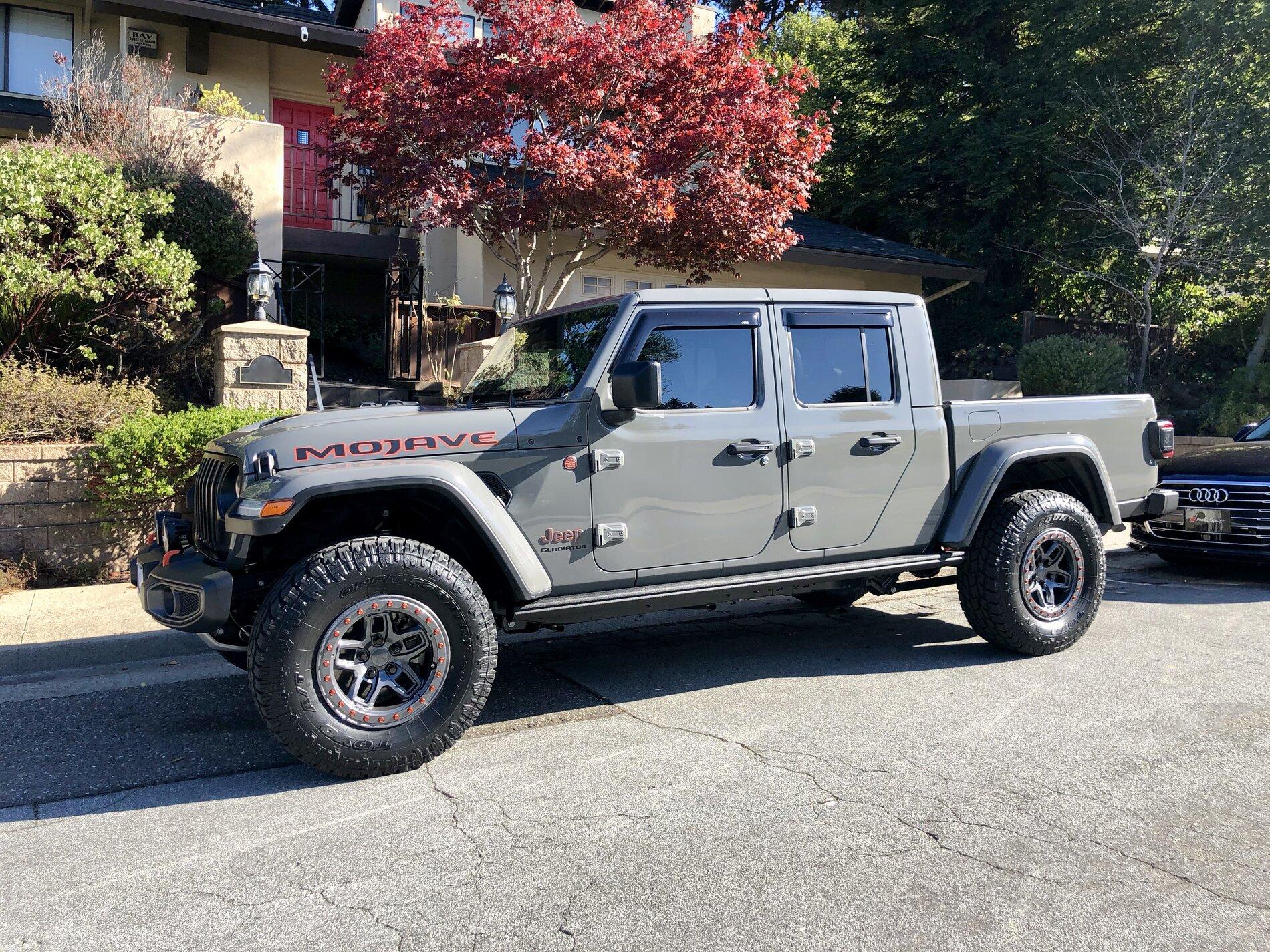 Jeep Gladiator Sting-Gray owner... show me your gray wheels fullsizeoutput_8265