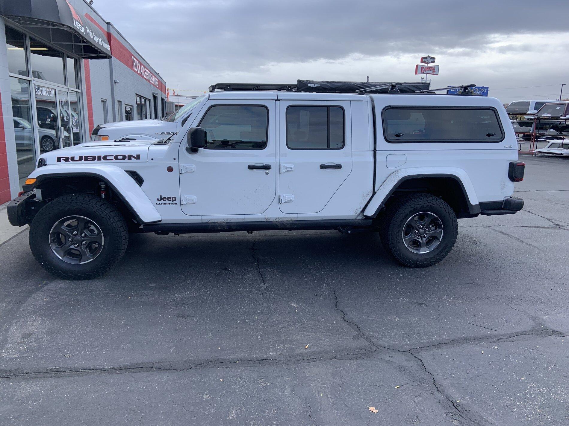 Jeep Gladiator BRIGHT WHITE Gladiator JT Club C2108253-7229-4ED3-956A-5D6CEA5C724E