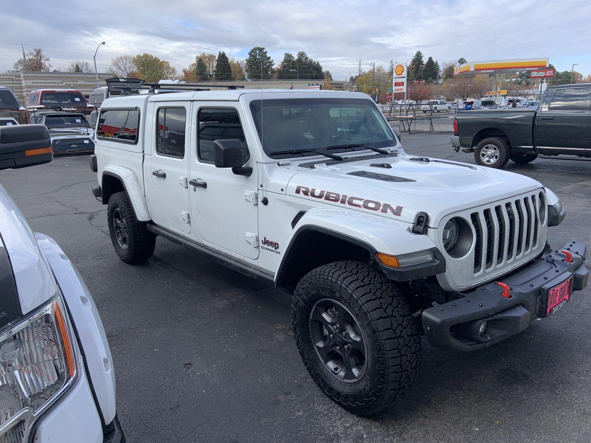 Jeep Gladiator BRIGHT WHITE Gladiator JT Club 34CEA4A3-39F5-4451-A66F-FF51422802F2