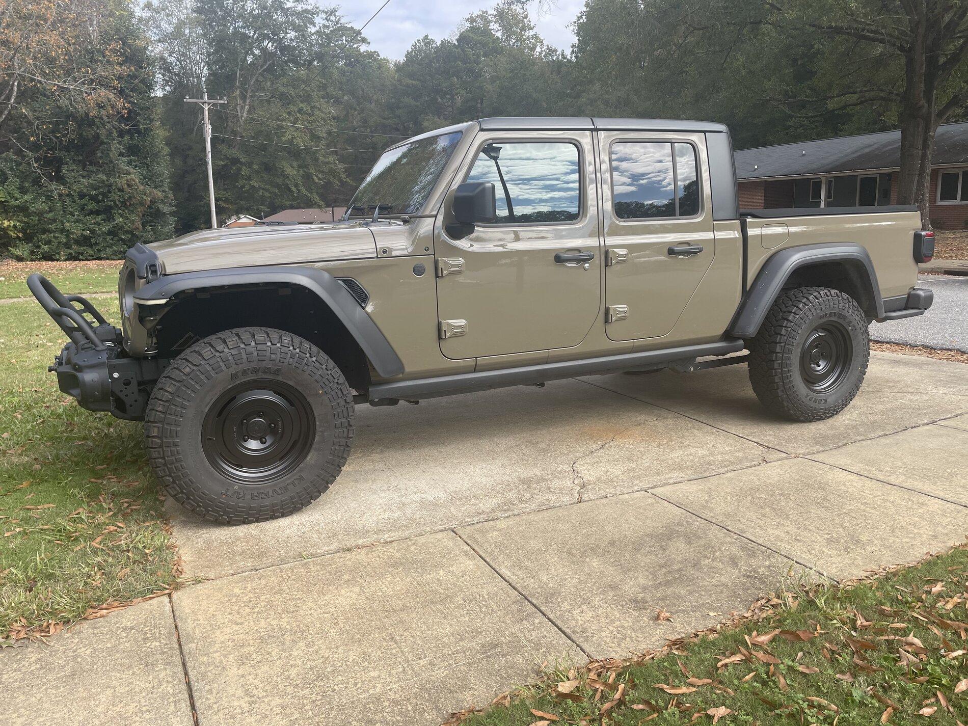 Jeep Gladiator Gator Swamp Fox FE45ADC1-78E4-47A8-A618-A686B5466F30