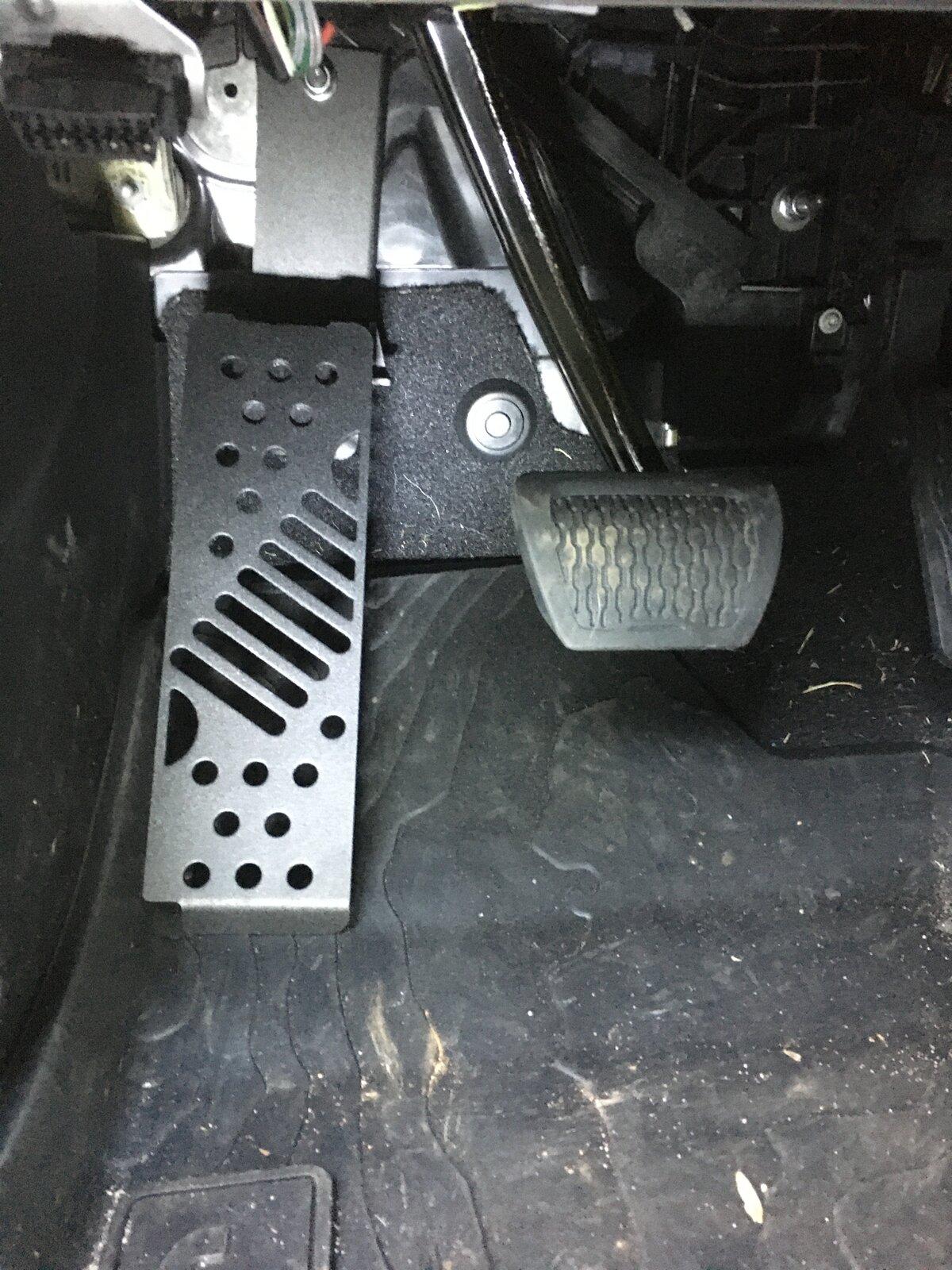 Jeep Gladiator Dead Pedal 7D358F85-9E21-4ECD-A400-CB2F7E95EFBE