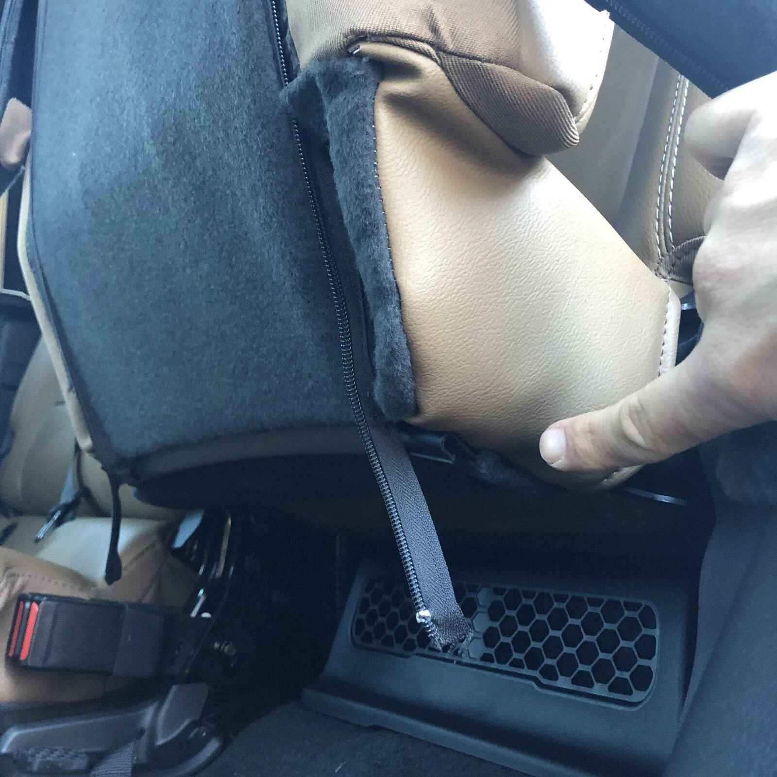 Jeep Gladiator HOW TO: Locking Gladiator back seat bottom or locking under seat storage 4C3424E5-E24A-4258-BFCD-14EC7BFD9B1C