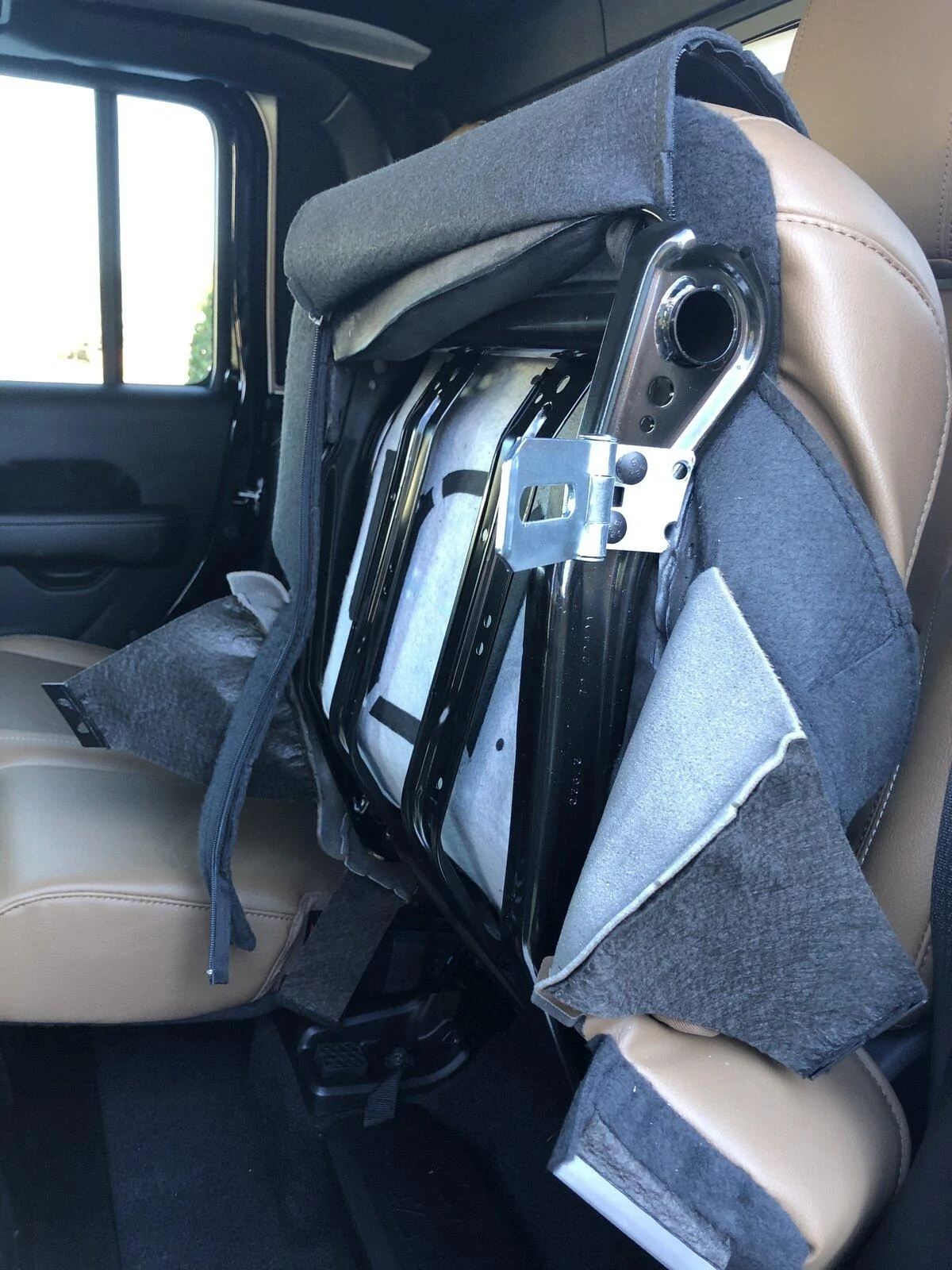 Jeep Gladiator HOW TO: Locking Gladiator back seat bottom or locking under seat storage 17E44396-567C-4D3B-A782-8C3DE299D624