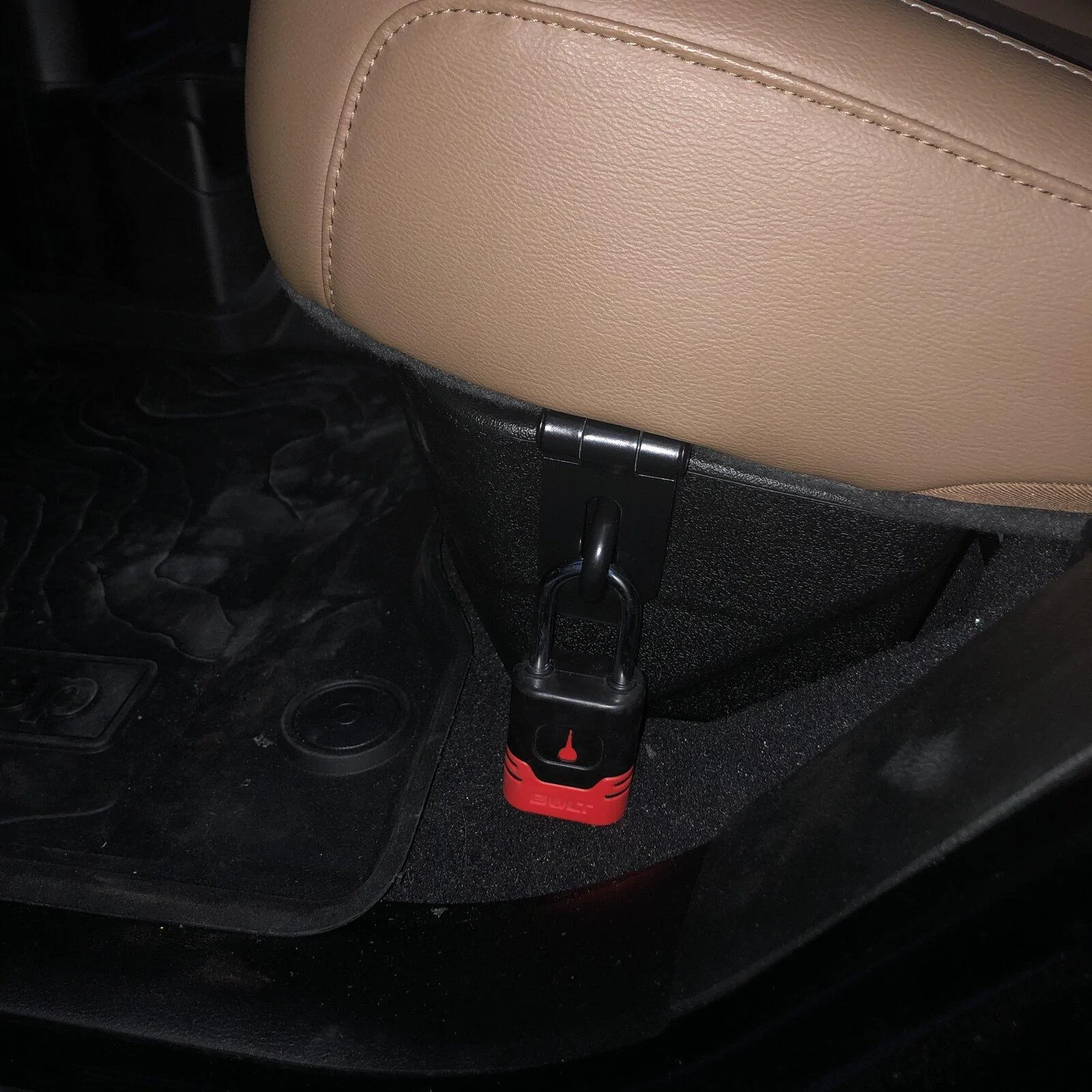 Jeep Gladiator HOW TO: Locking Gladiator back seat bottom or locking under seat storage F93CDE88-0B91-4487-97B3-367787754097