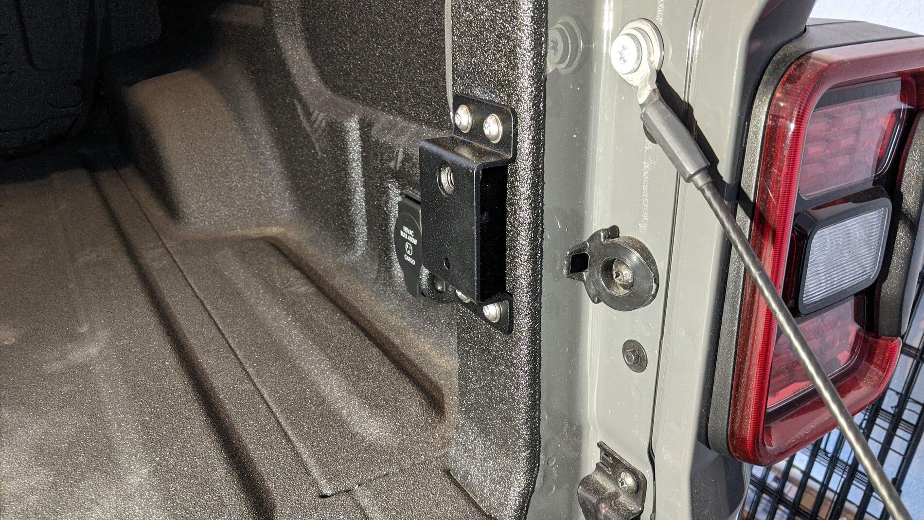 Jeep Gladiator Installed ACE bed extender PXL_20201121_193026173