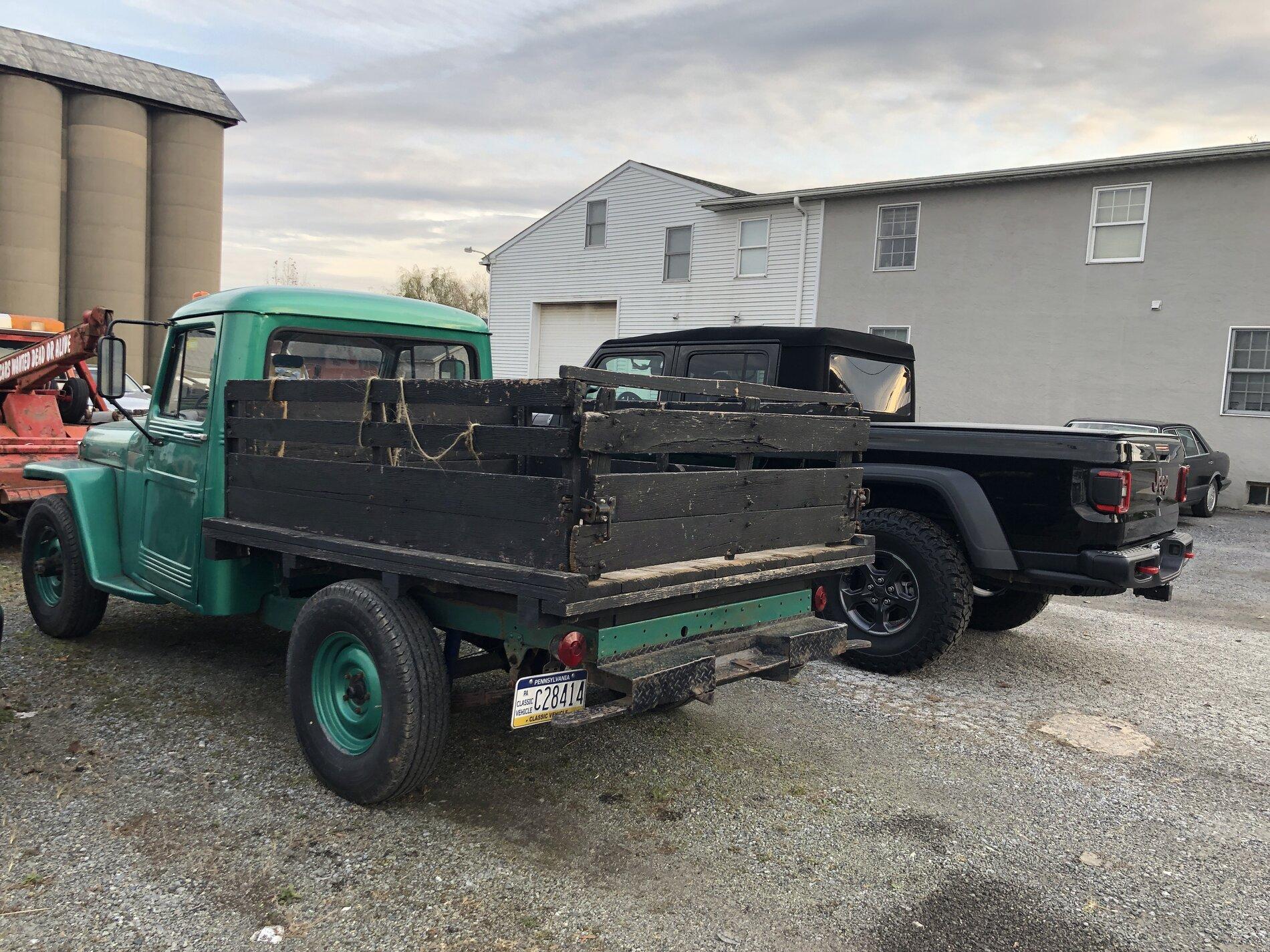 Jeep Gladiator Jeeps Parking Next To Jeeps 80E28C74-9E74-4CD7-8C0C-591FA51A8CEB