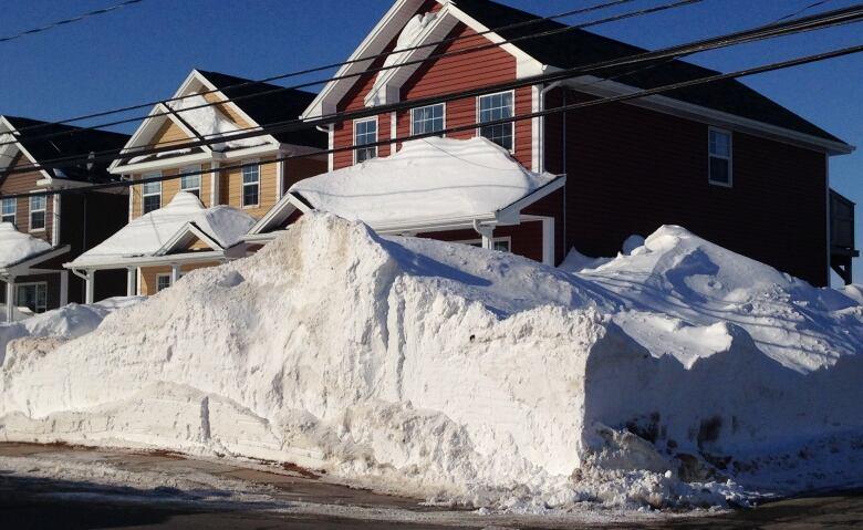 Jeep Gladiator Steps for tailgate? pei-snow-2015