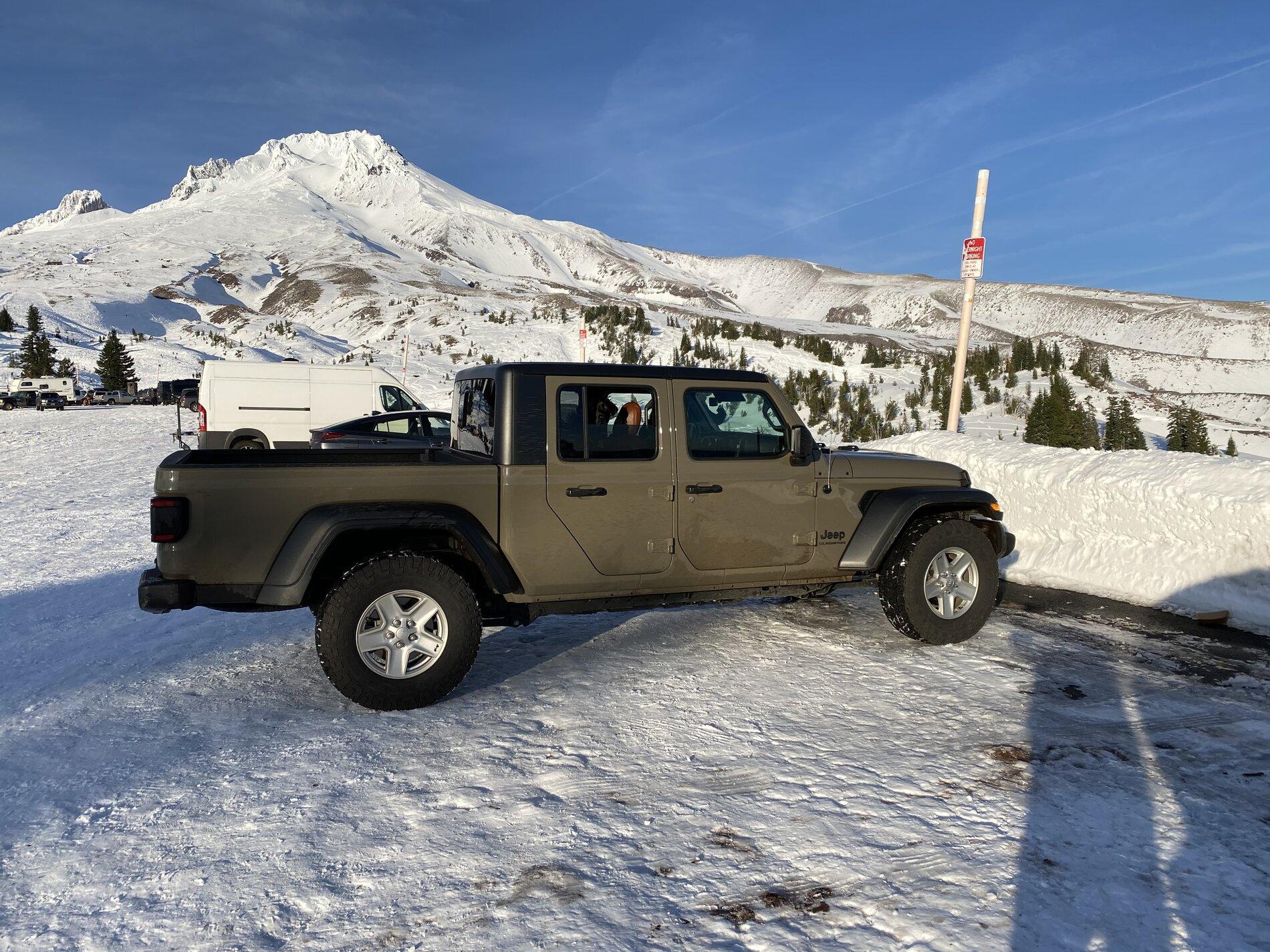 Jeep Gladiator Gladiator Glamour Shots BE1C924B-2952-4AAD-BCD2-D025A200AB4F