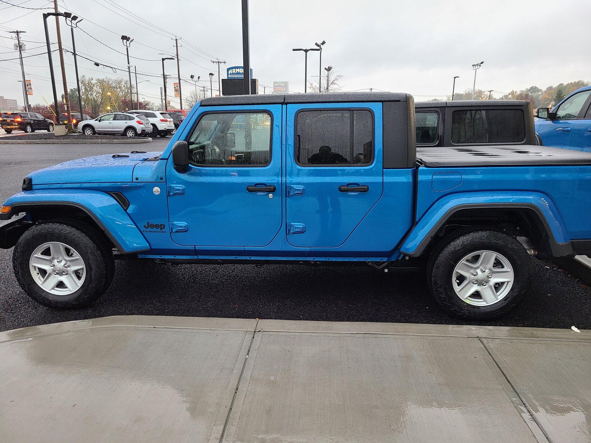 Jeep Gladiator Genuine Mopar Tonneau Cover Soft Roll Up 20201029_171433