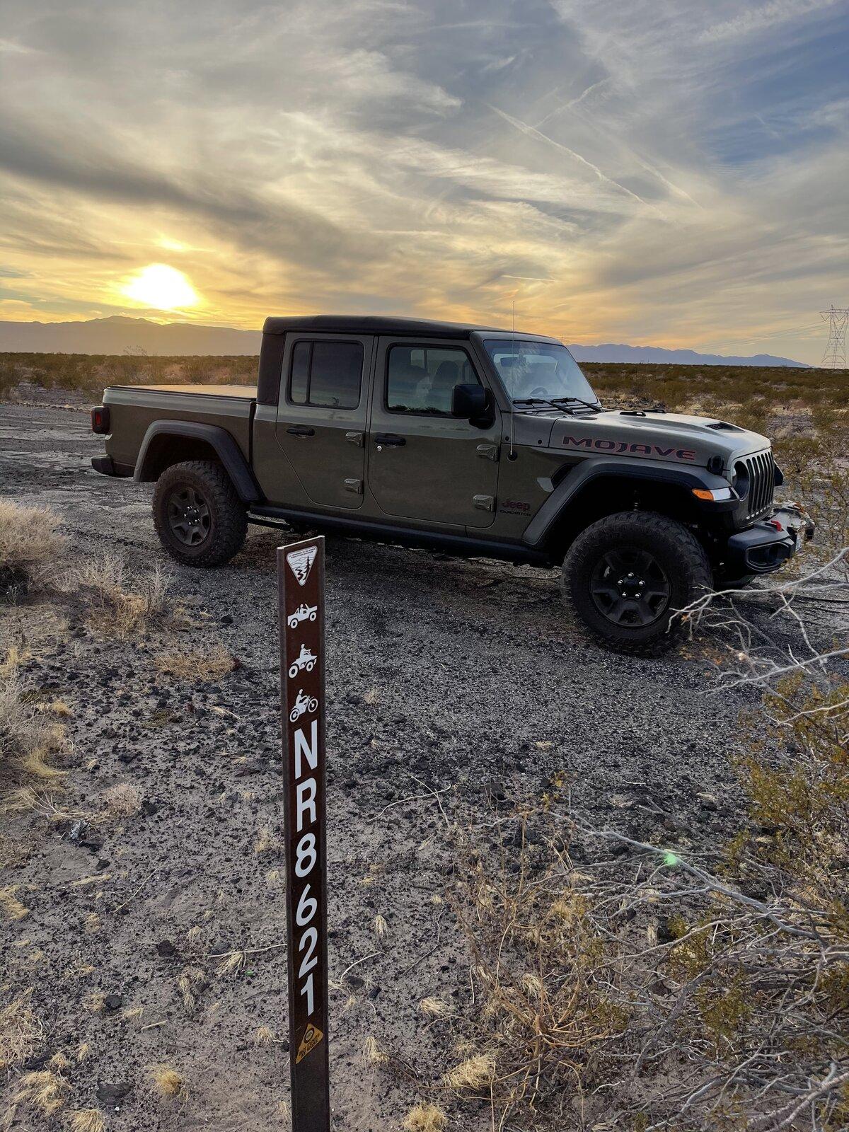 Jeep Gladiator Gladiator Glamour Shots 64870174-9ABE-4441-9E9E-63F9AE53BE35