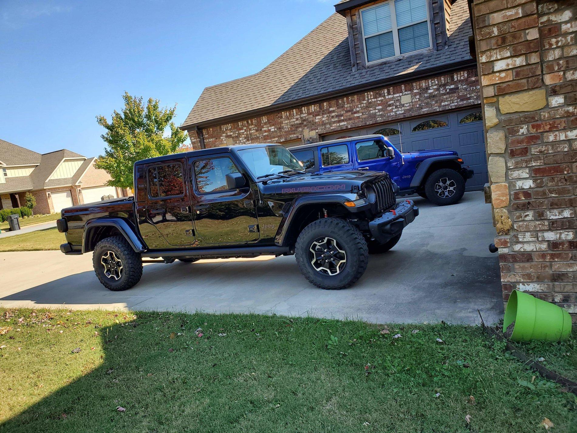 Jeep Gladiator JL to JT owners, post up both received_381772529631178