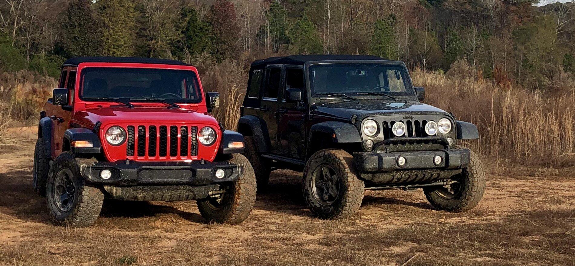 Jeep Gladiator Jeeps Parking Next To Jeeps 000B9CBB-9FBC-45F6-B1B9-4C3BE2F7F29D