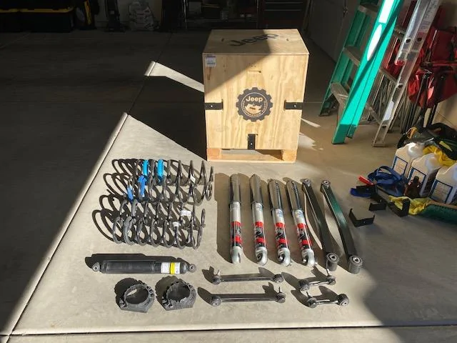 Jeep Gladiator Rubicon take off suspension with Jeep crate $250 IMG_3916