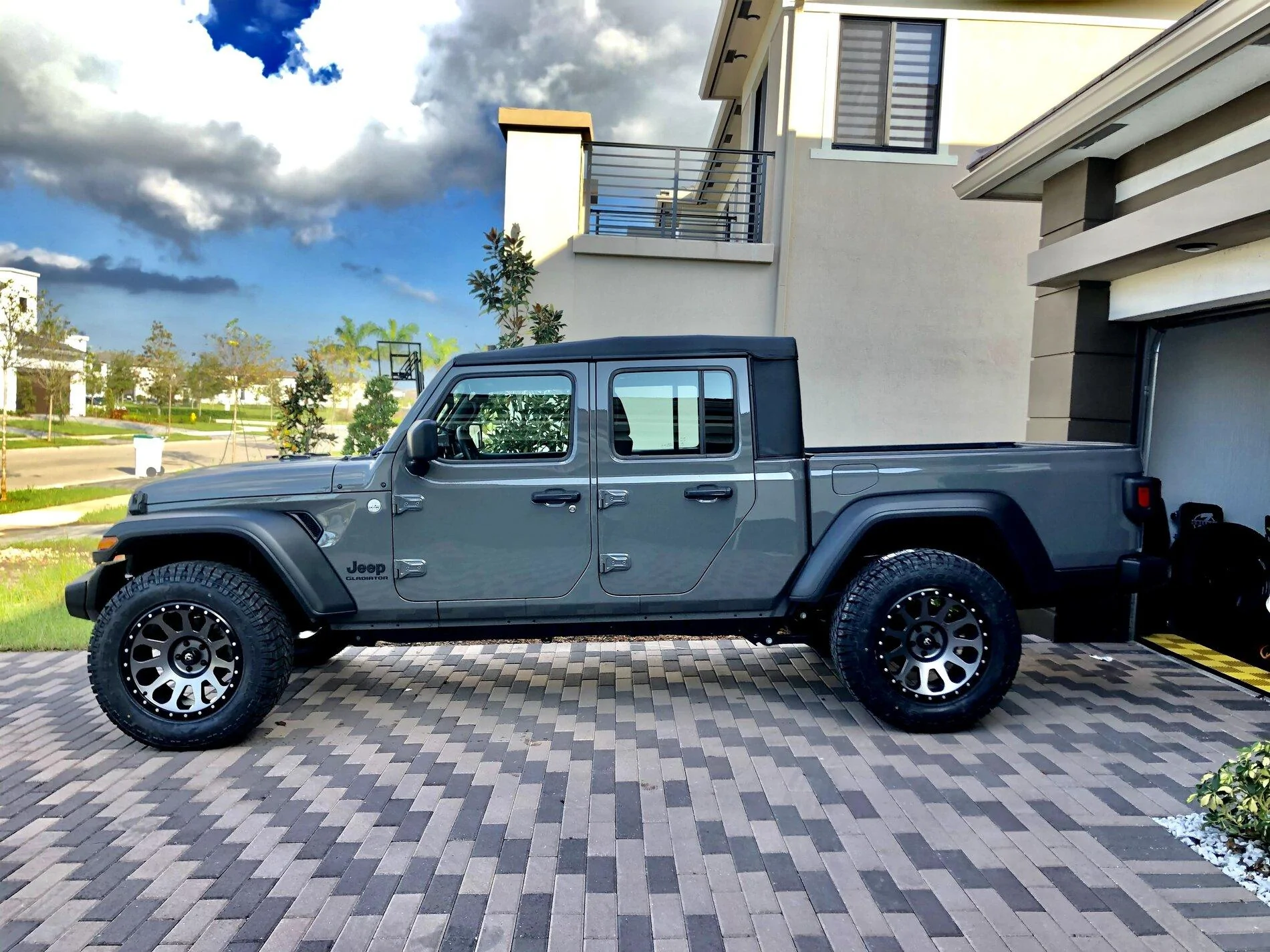 Jeep Gladiator Lets see those Sport S Gladiators with 35" tires and wheels !! IMG_2245
