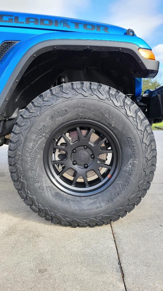 Jeep Gladiator Bruiser...hydro blue and black sport s diesel. upclose 37s