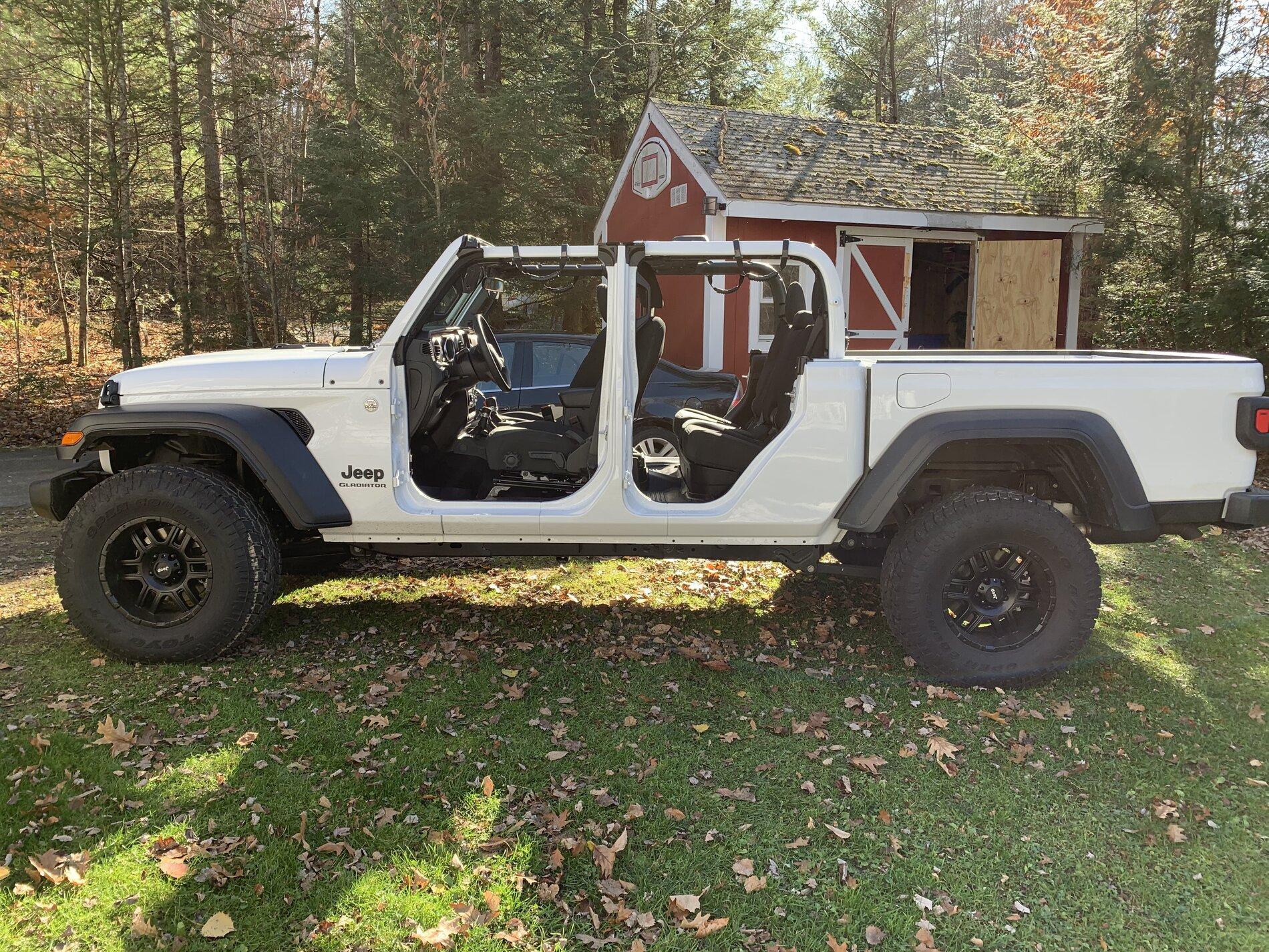 Jeep Gladiator BRIGHT WHITE Gladiator JT Club FF774EDE-734B-48BF-994E-1855E31BE457
