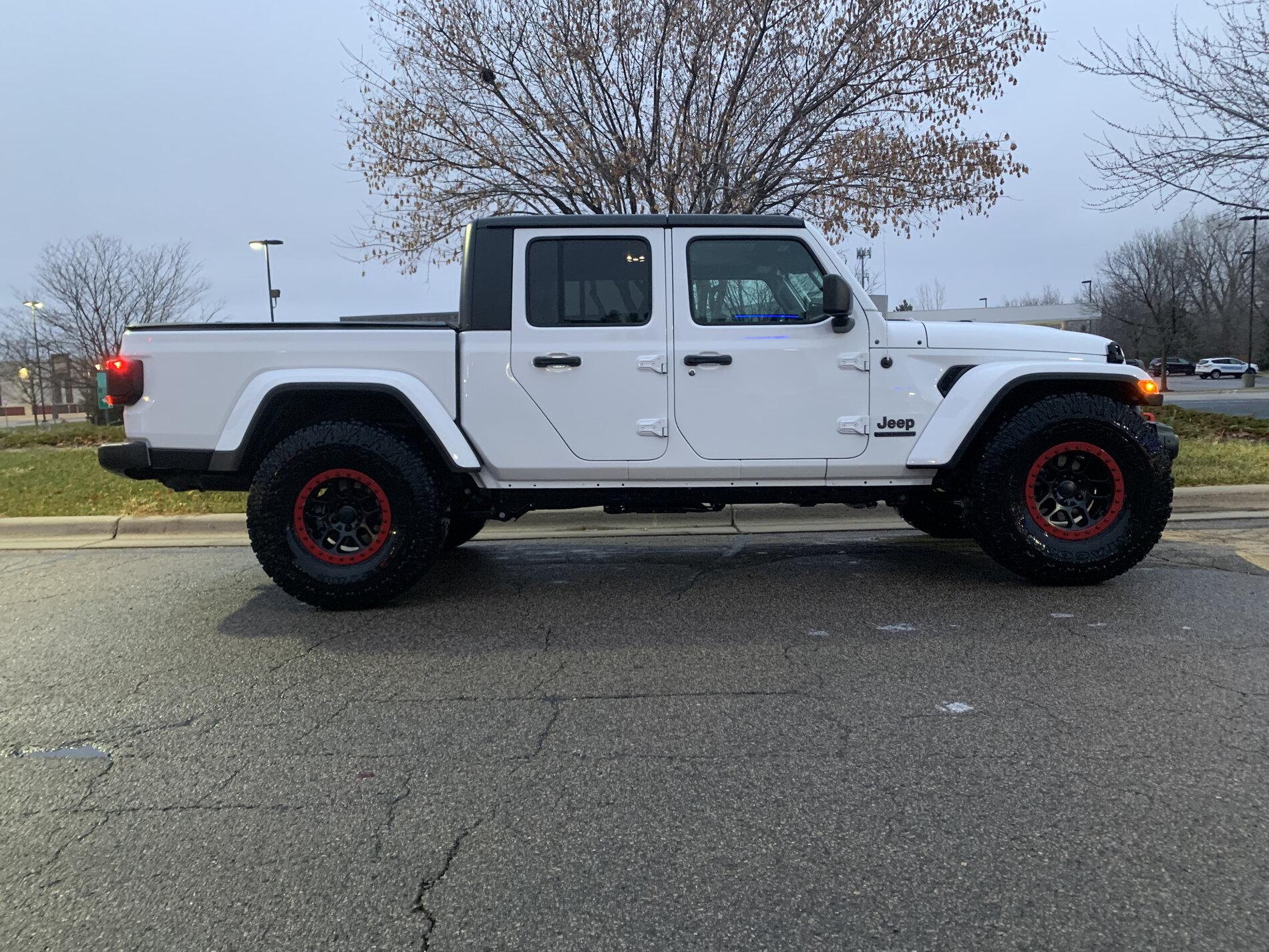 Jeep Gladiator 2021 JT  Sport Diesel w/38s and no lift 930DA5BF-784D-49FD-A983-46AB5C684204