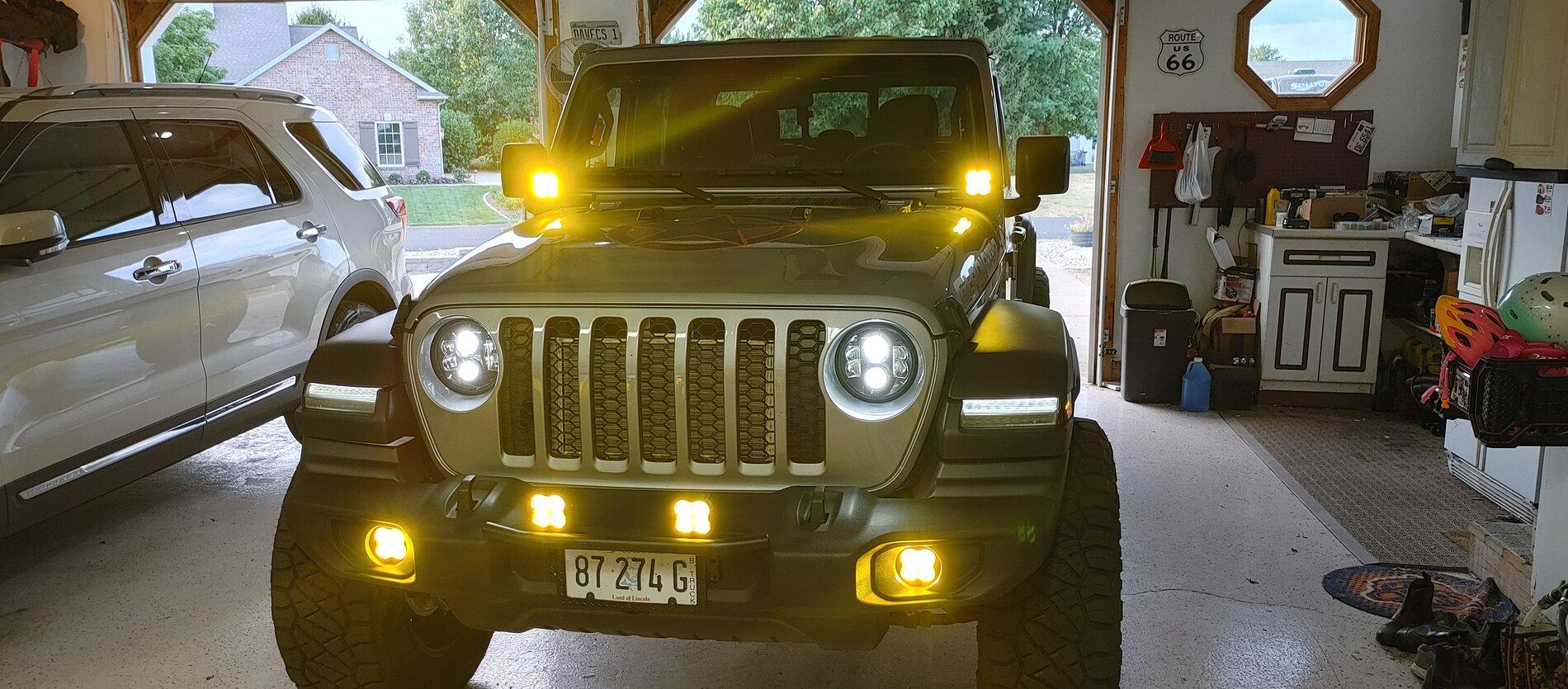 Jeep Gladiator Headlight Upgrade for Sport S W/ Max Tow 0828201853a_HDR