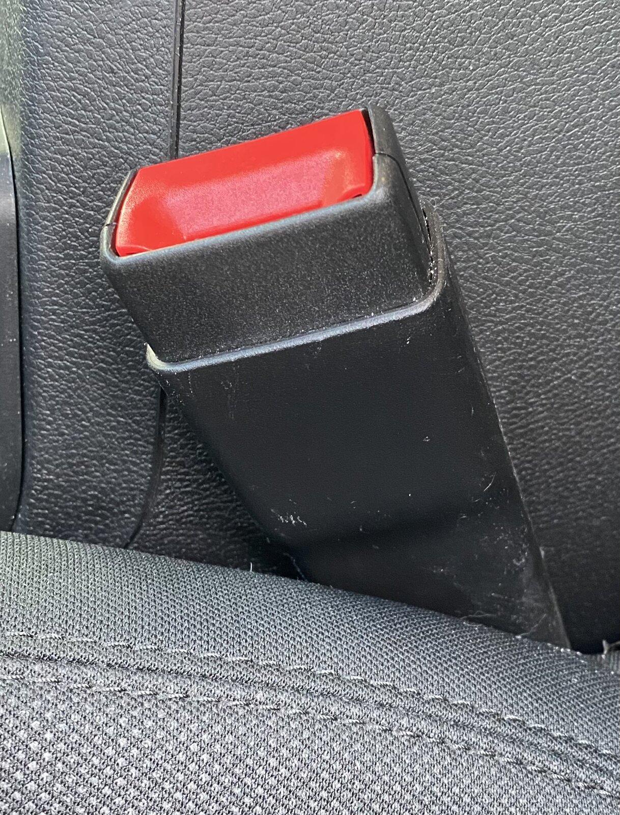 Jeep Gladiator Is every passenger side Gladiator seat belt buckle like this? 7641E00F-7363-477F-A96C-ABFFF25B600B