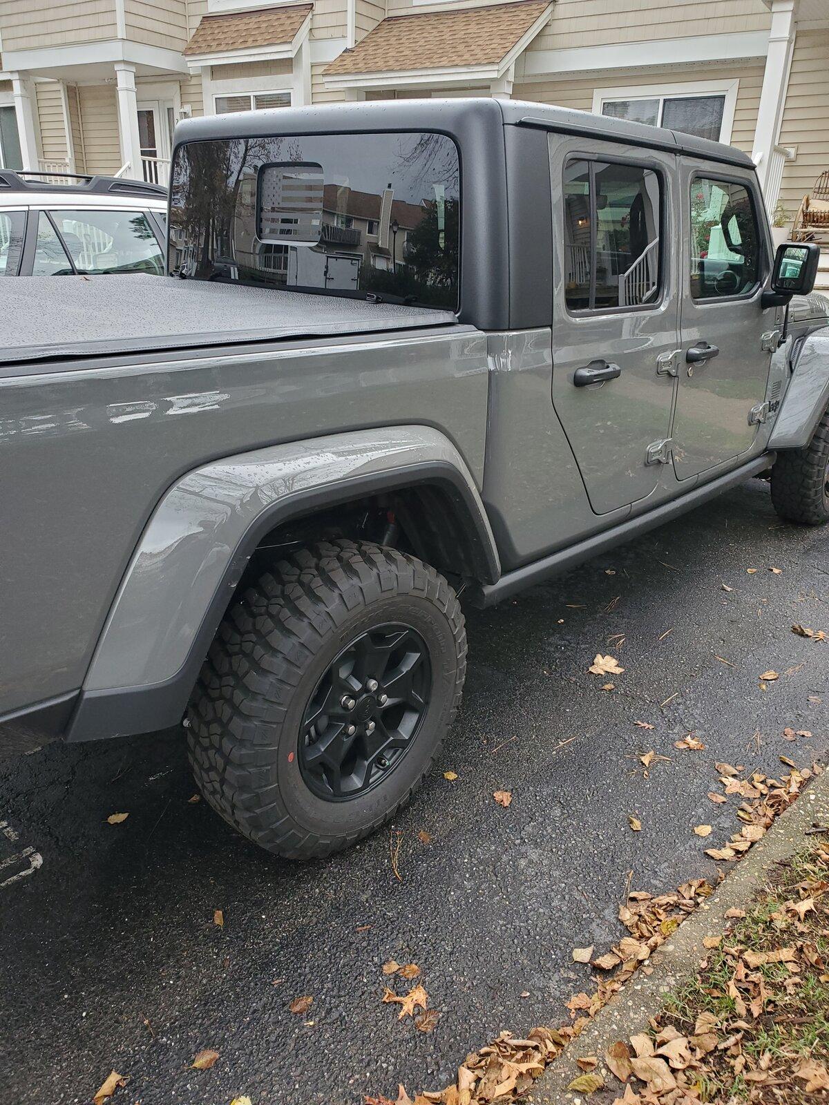 Jeep Gladiator Gator SFX Tonneau Cover Install 20201126_142228