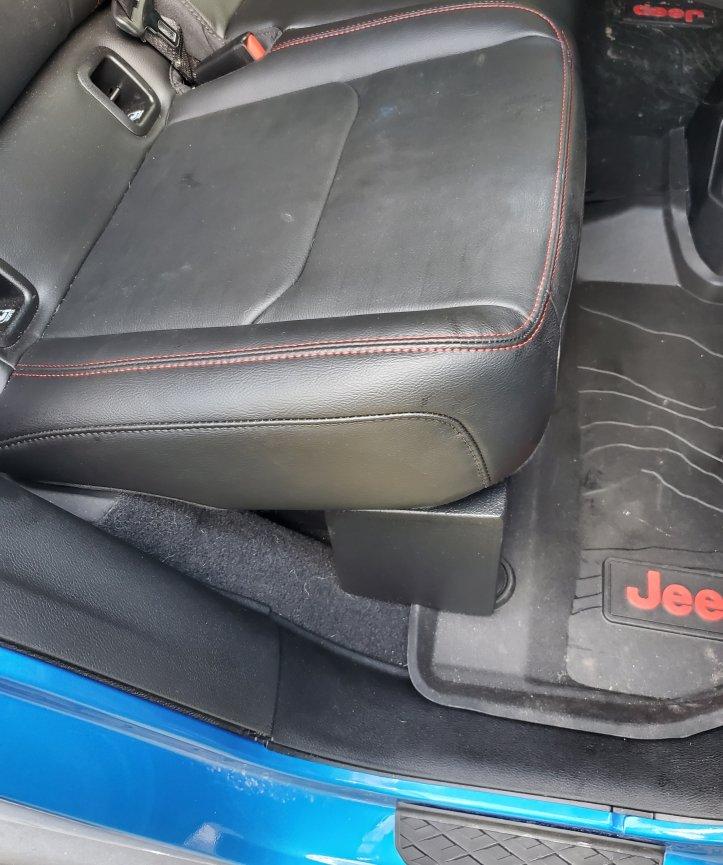 Jeep Gladiator Just finished my 10" sub install sub 02
