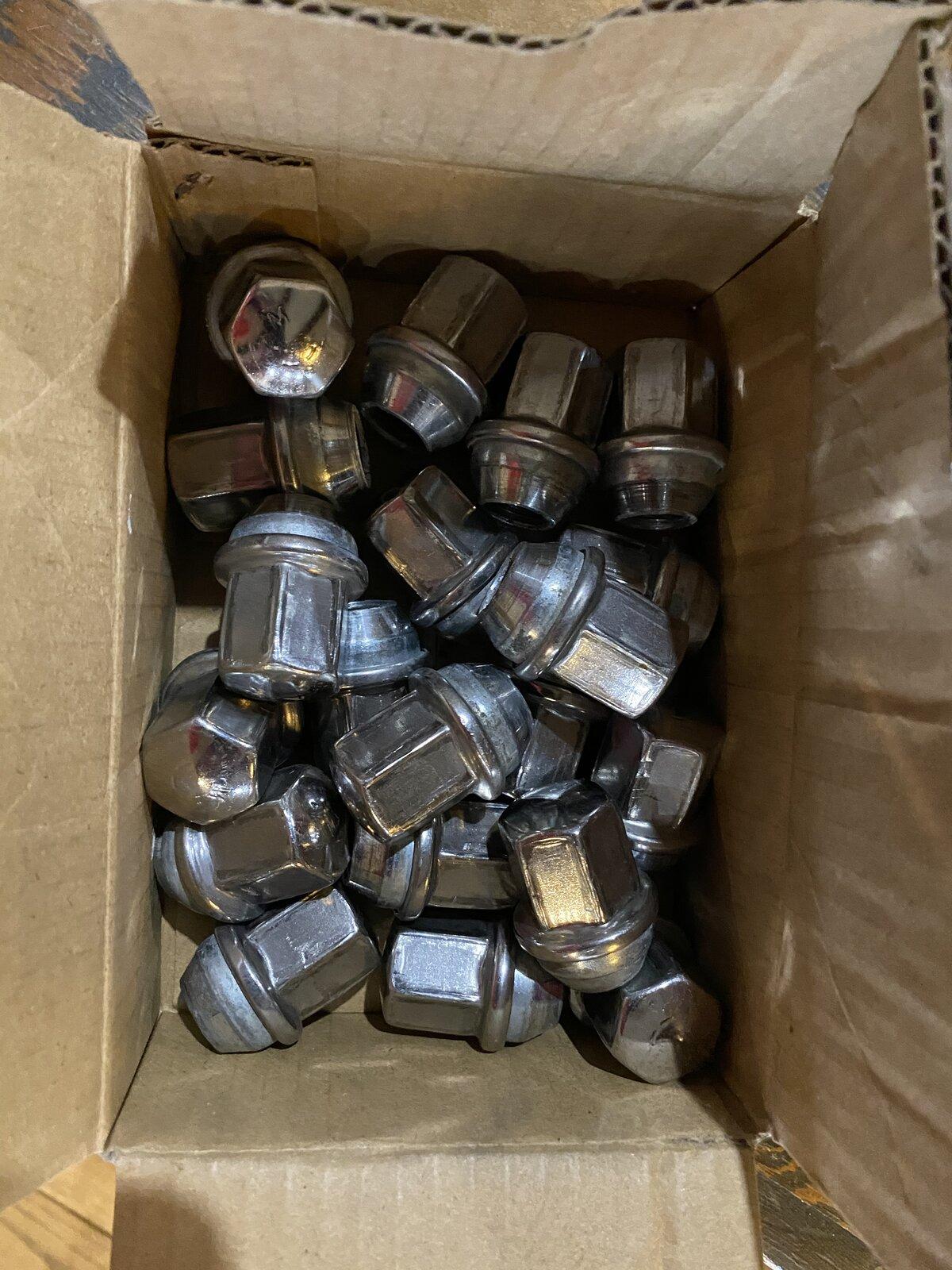 Jeep Gladiator Stock silver lug nuts C9602EC2-3C0A-46FE-8B84-1F4C94350822