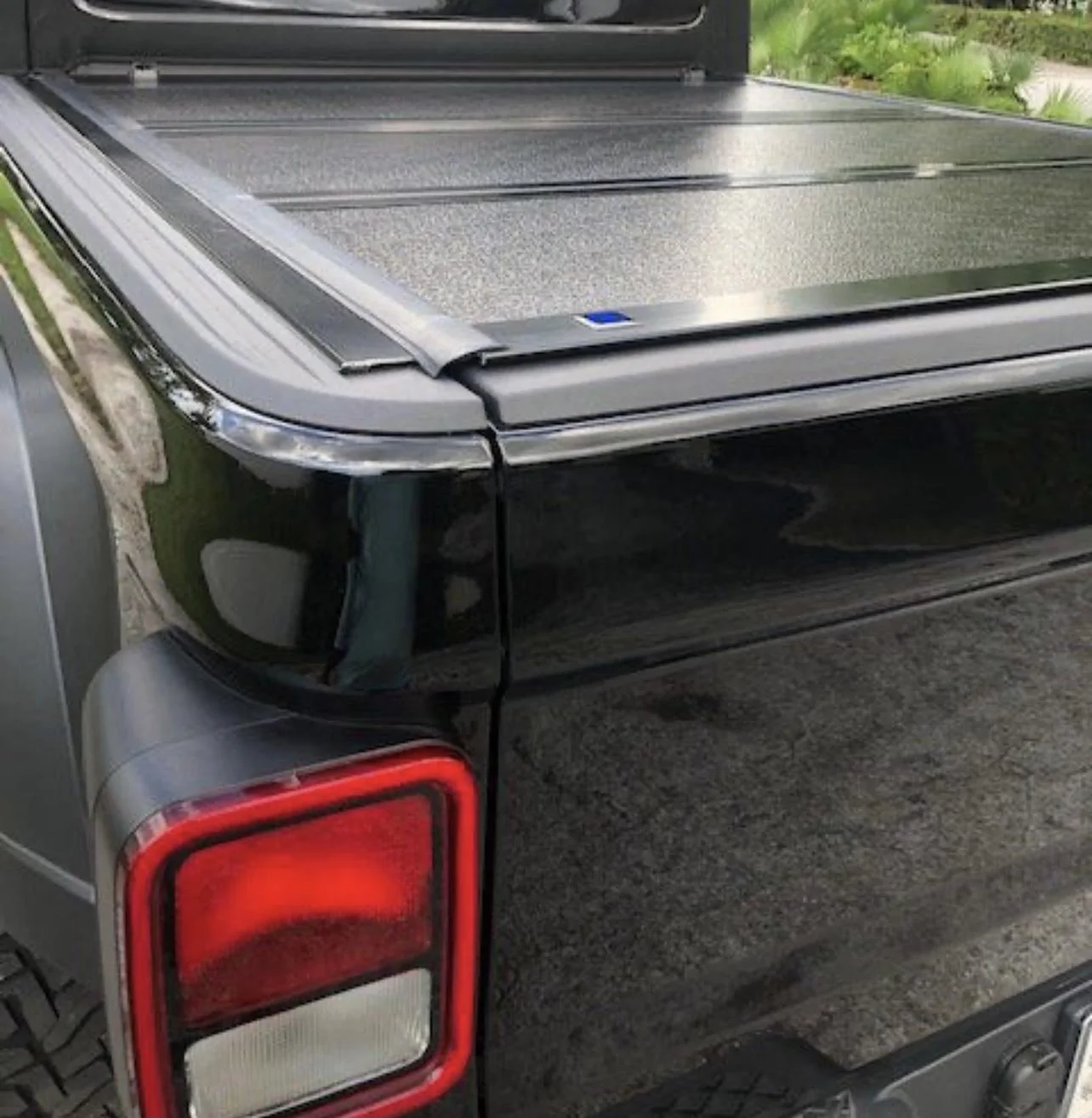 Jeep Gladiator Mopar Tonneau 56500165-60CC-4CF0-BFA1-CDE4384CC822