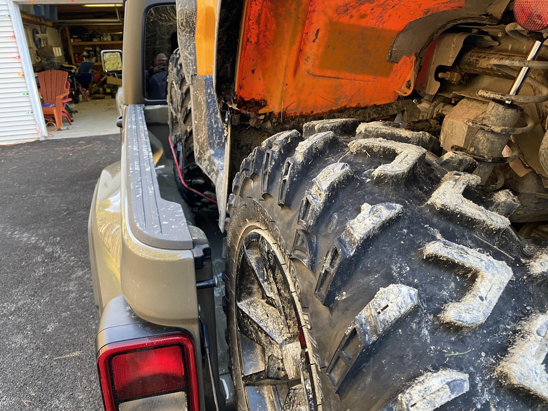 Jeep Gladiator ATV (2019 Can Am 850 Outlander) fits in Gladiator bed 07A5011B-83FC-4667-92F3-A52E93D5C99A