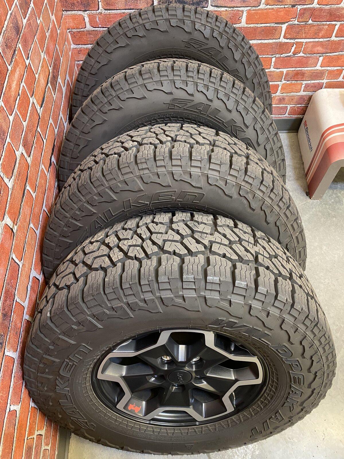 Jeep Gladiator Gladiator Rubicon Wheels/Tires/TPMS CBF9D217-EB26-497B-9680-3AD17F8E96BD