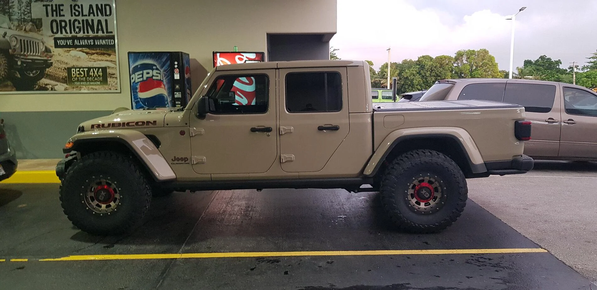 Jeep Gladiator Who is running 37s with no lift and no rub 20201123_173901