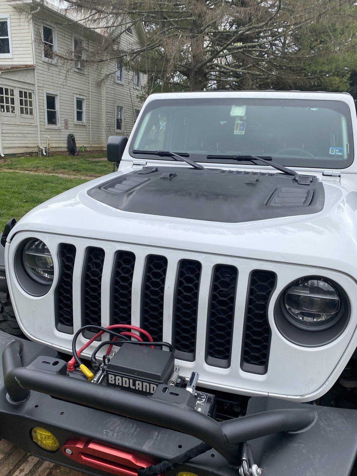 Jeep Gladiator Anyone done any kind of hood decal? D6521DA7-28AD-4FDF-8EA9-3815ACD5DBC1