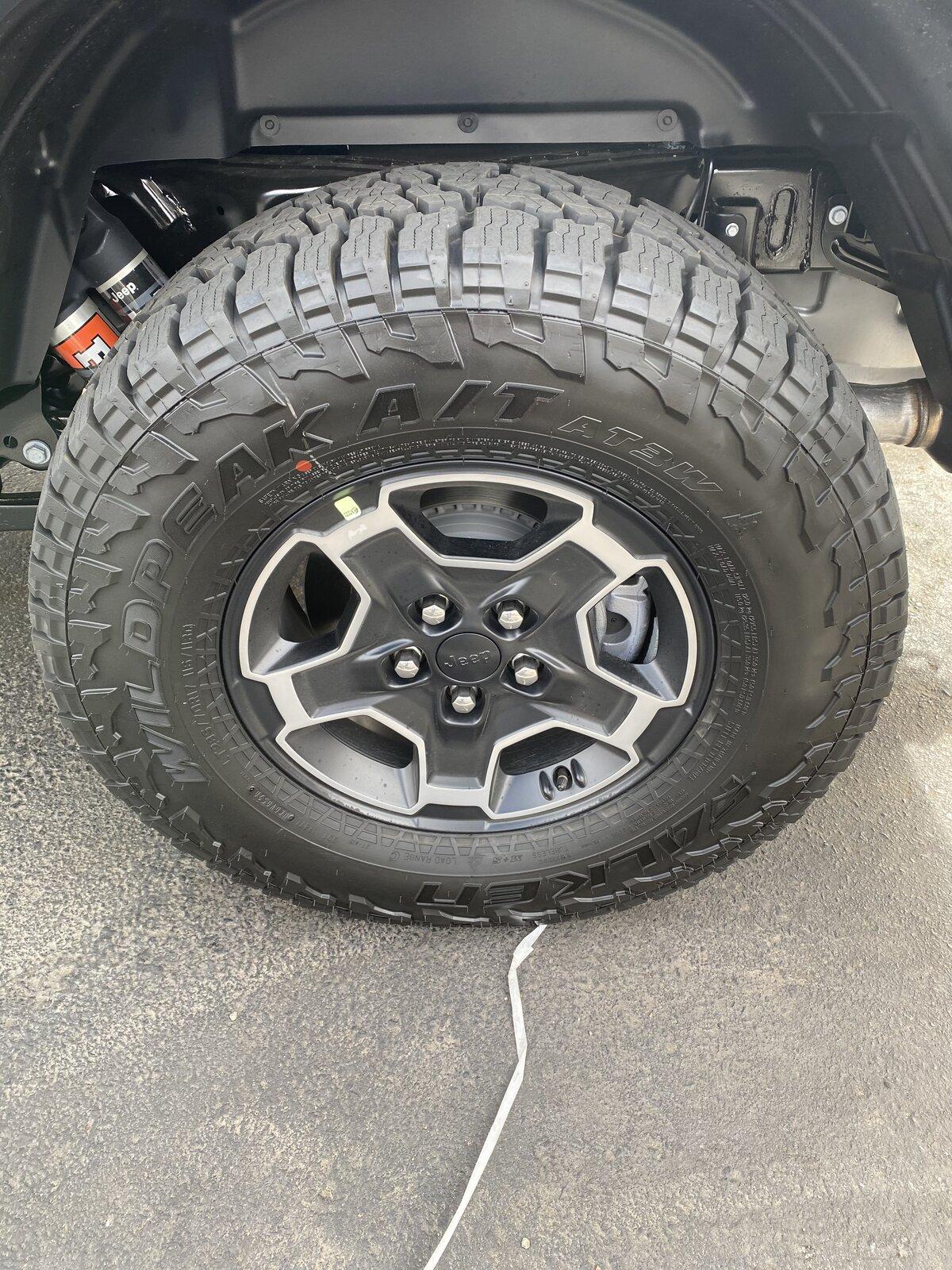 Jeep Gladiator 2021 Mojave Wheels/Tires w/OEM TPMS 440AF97C-6659-4FD1-85C7-D2975EBF6332