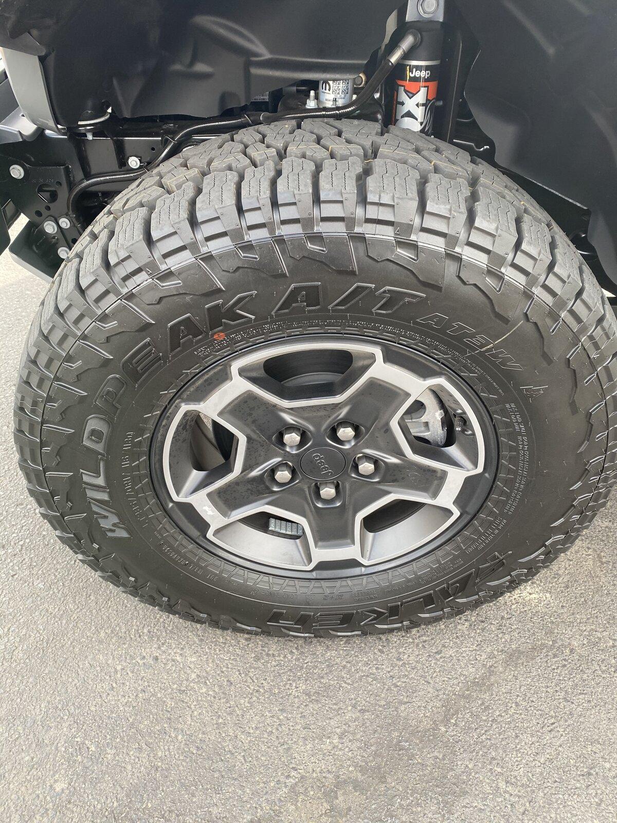 Jeep Gladiator 2021 Mojave Wheels/Tires w/OEM TPMS D8F1BAFB-30A7-4C97-ABE0-50F595541E1F
