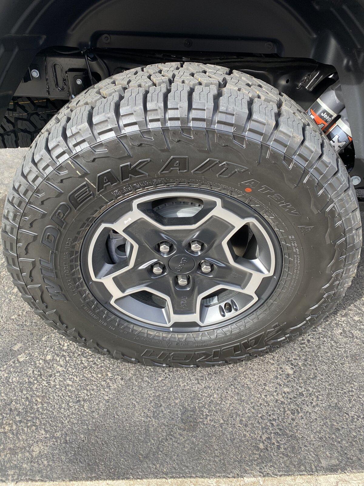 Jeep Gladiator 2021 Mojave Wheels/Tires w/OEM TPMS 0B6B599E-D658-4C42-8700-AB4FFC5DE606